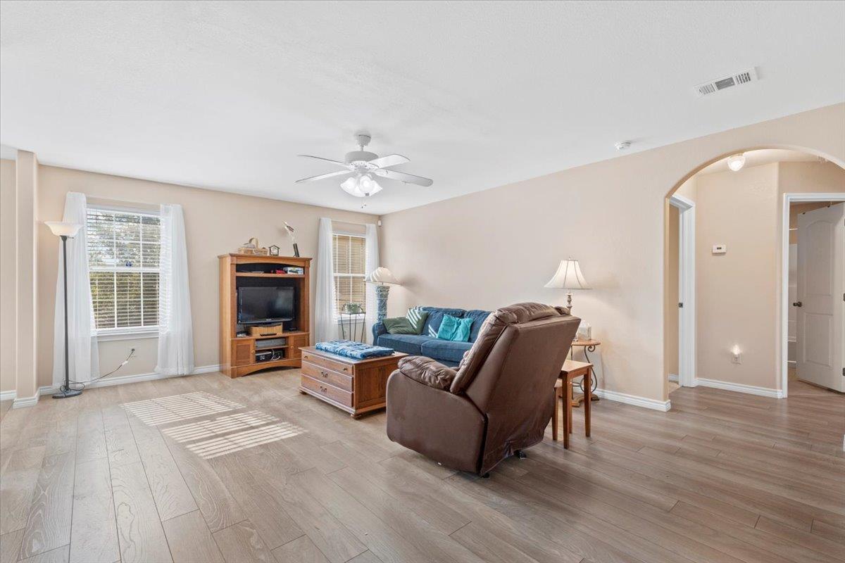 351 Cardinal Dr, Paige, TX 78659