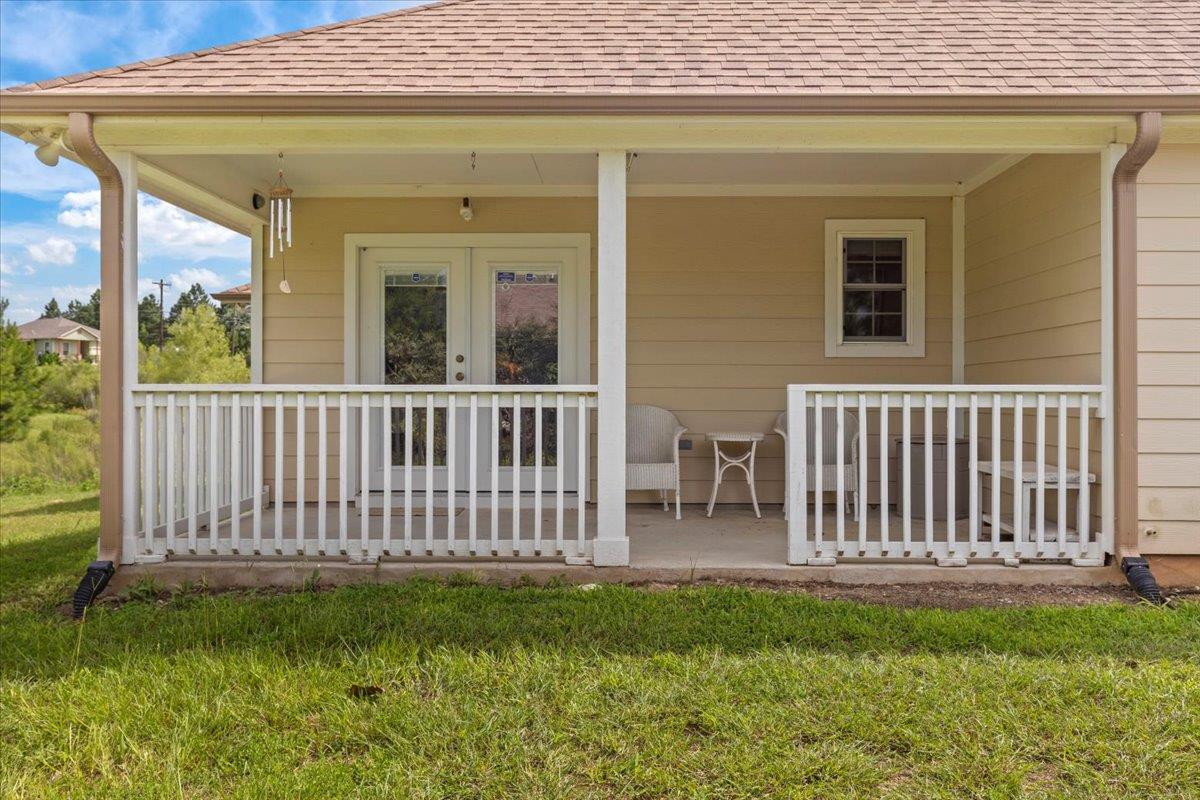 351 Cardinal Dr, Paige, TX 78659