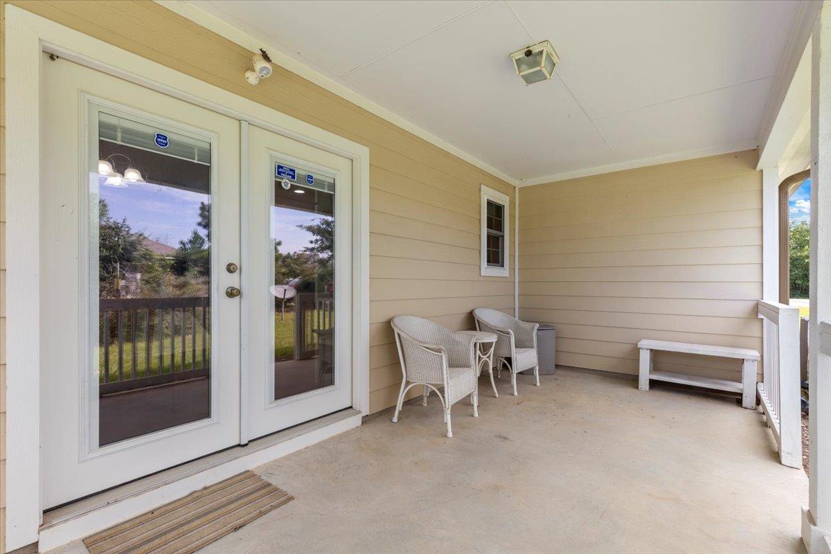 351 Cardinal Dr, Paige, TX 78659