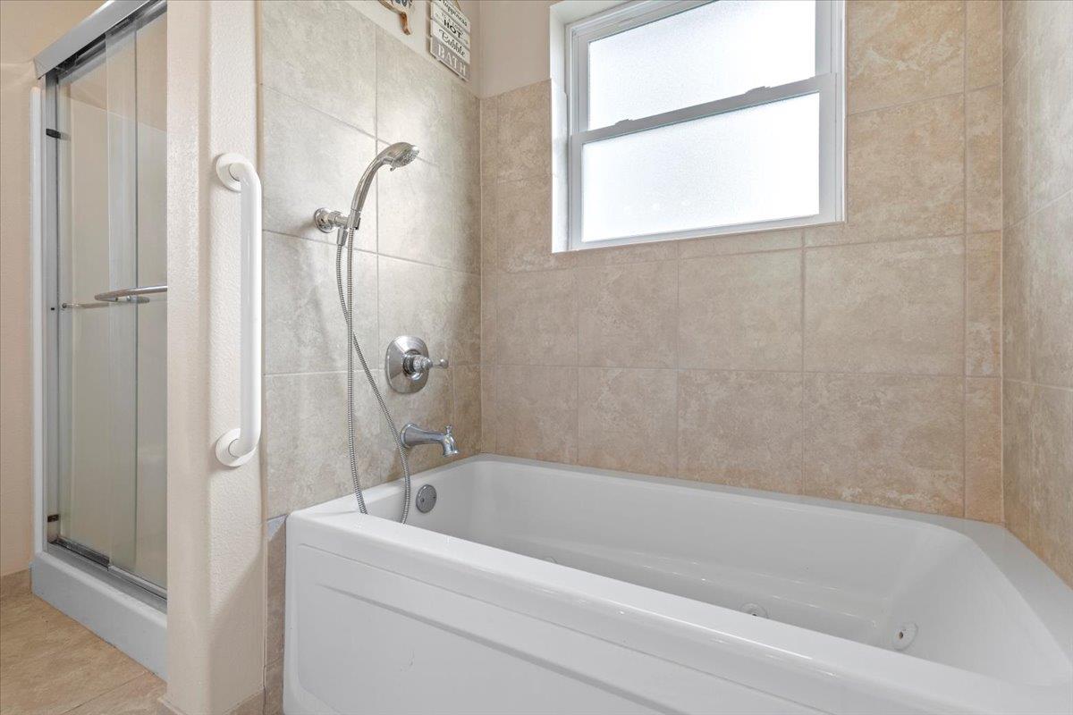 351 Cardinal Dr, Paige, TX 78659