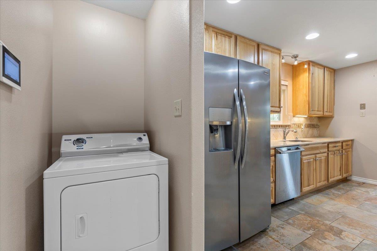 351 Cardinal Dr, Paige, TX 78659