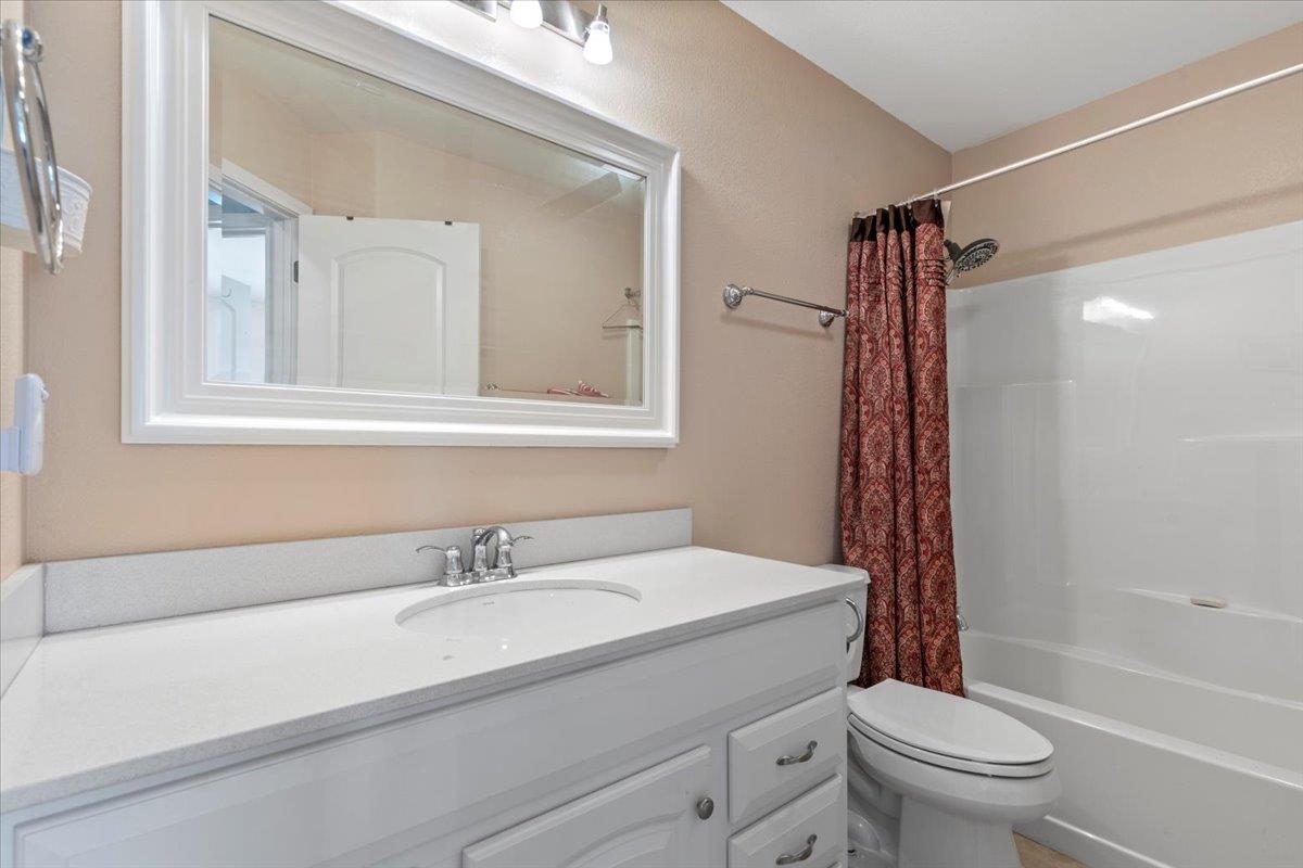 351 Cardinal Dr, Paige, TX 78659