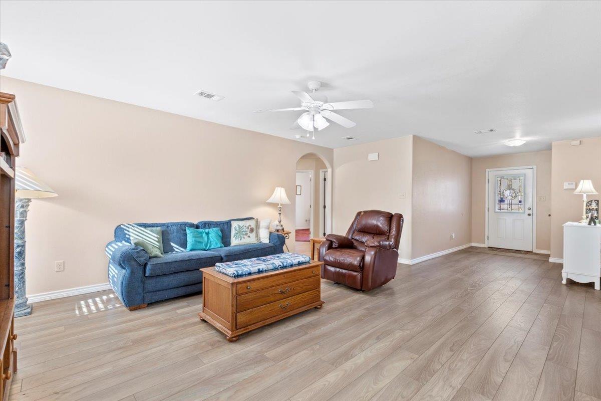 351 Cardinal Dr, Paige, TX 78659