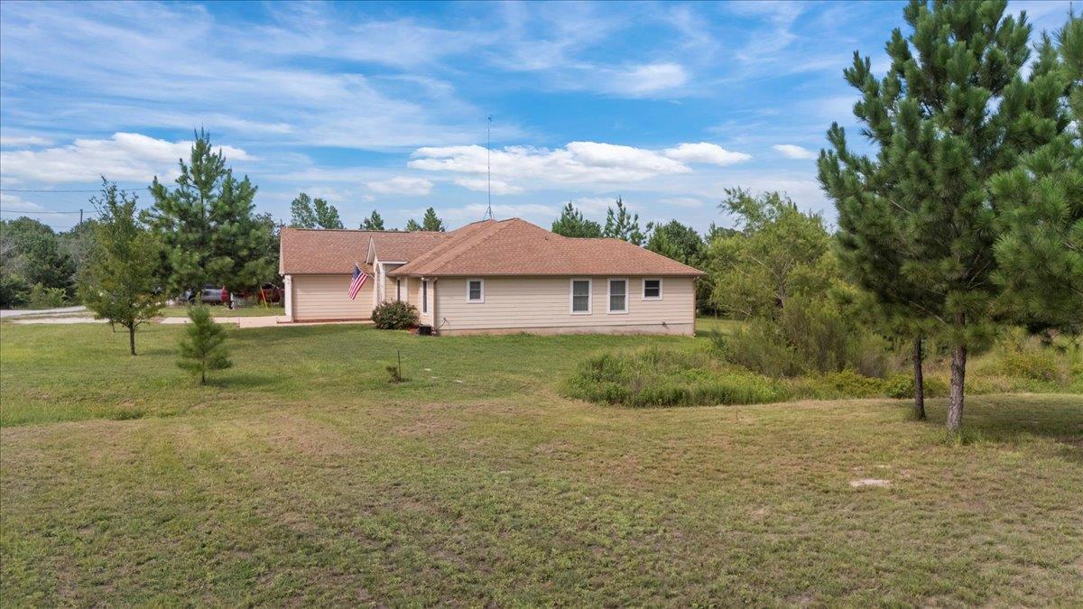 351 Cardinal Dr, Paige, TX 78659