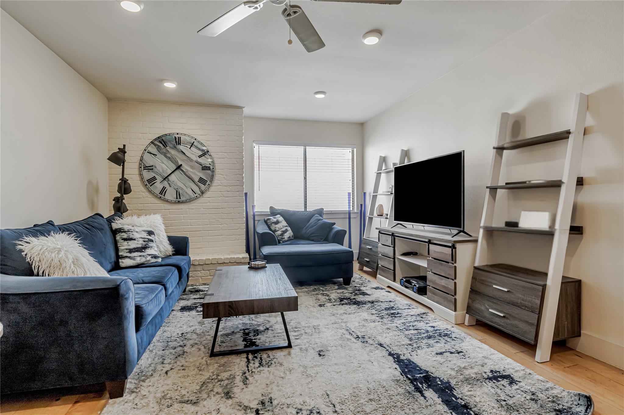 909 Reinli St # 213, Austin, TX 78751