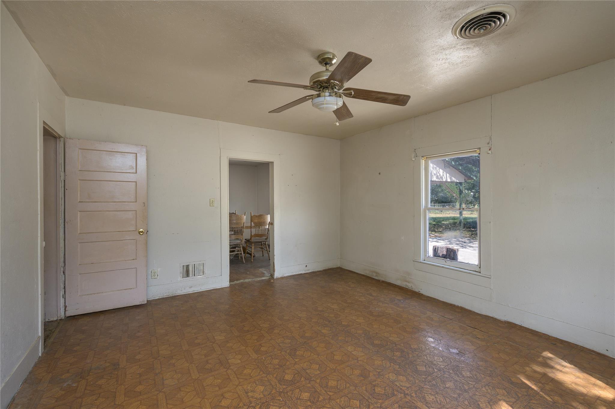 908 Campbell St, Lampasas, TX 76550