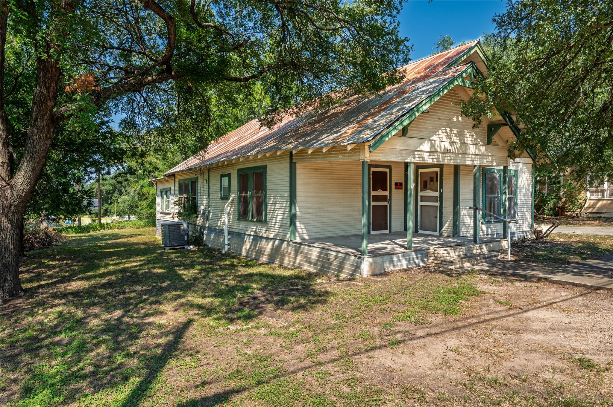 908 Campbell St, Lampasas, TX 76550