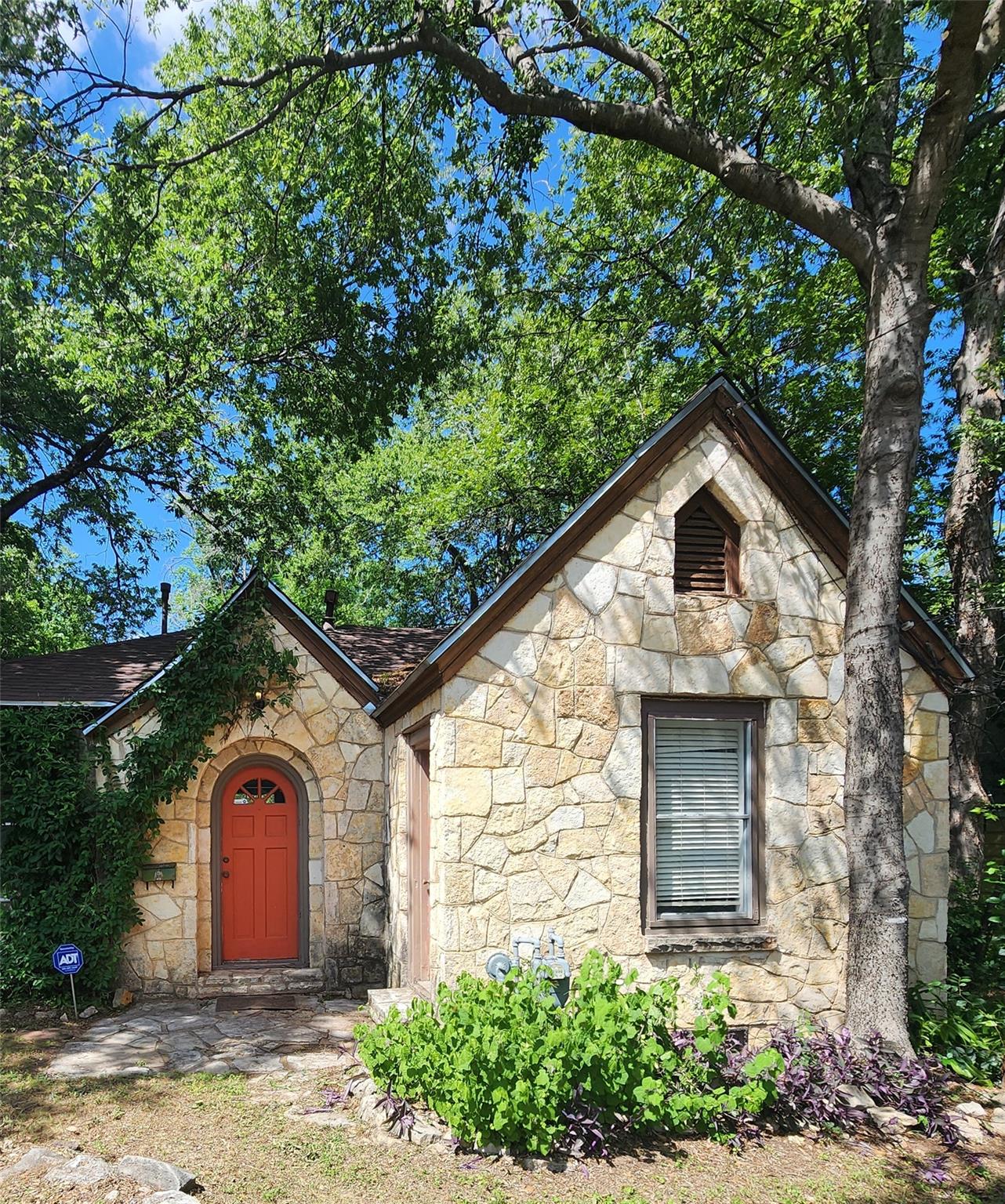 1704 Dexter St, Austin, TX 78704