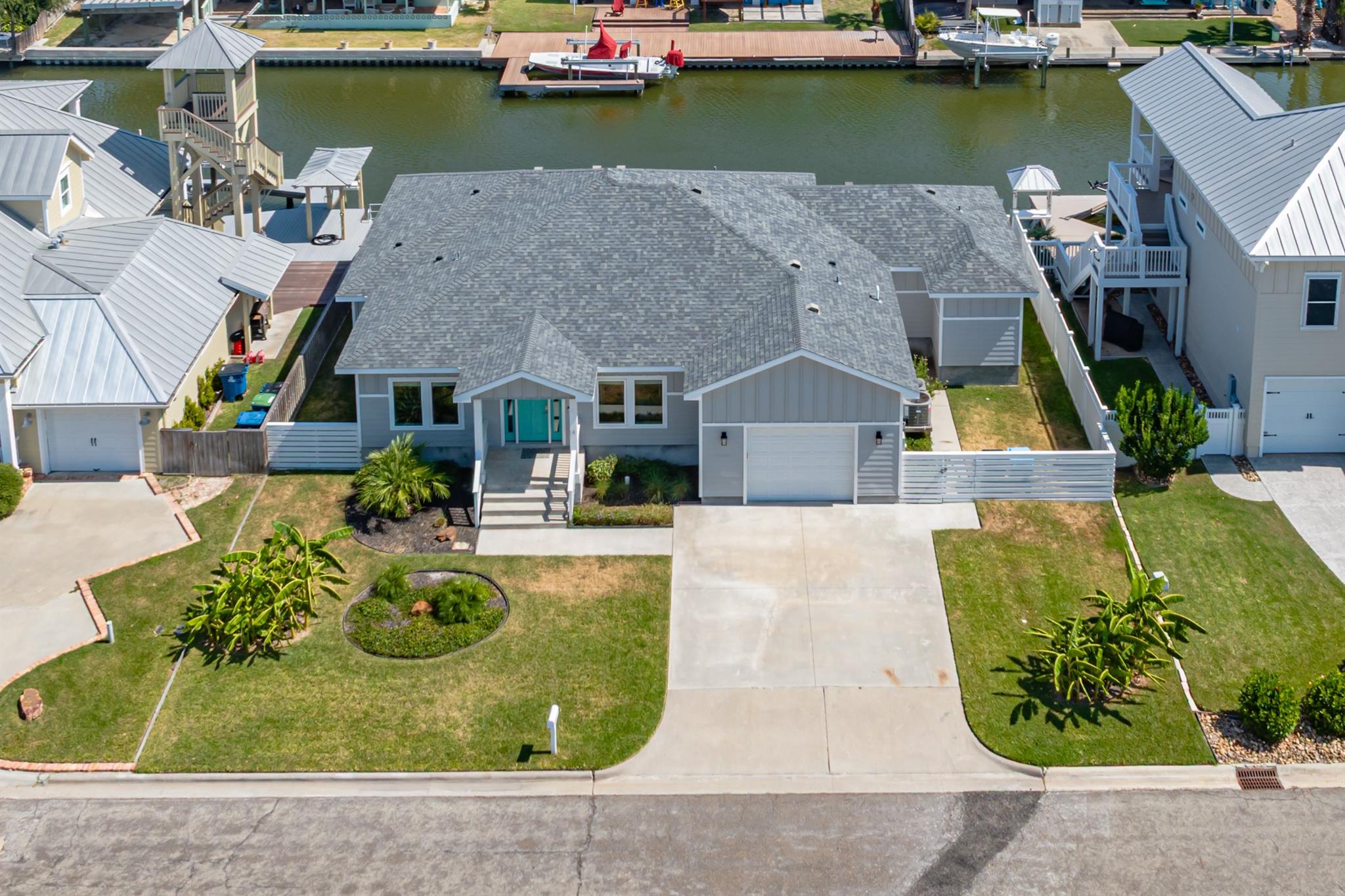 14 Luau Ln, Rockport, TX 78382