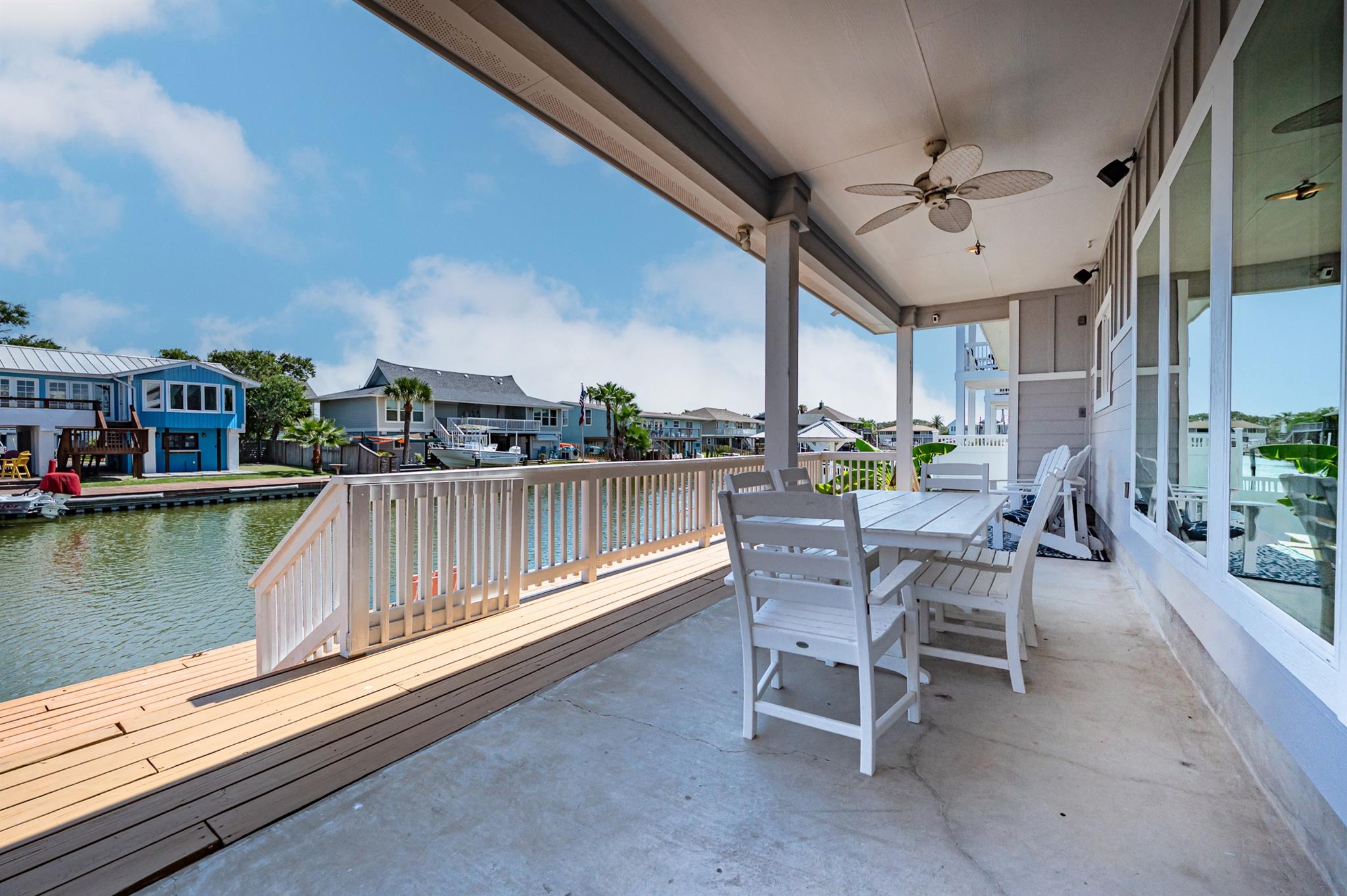 14 Luau Ln, Rockport, TX 78382