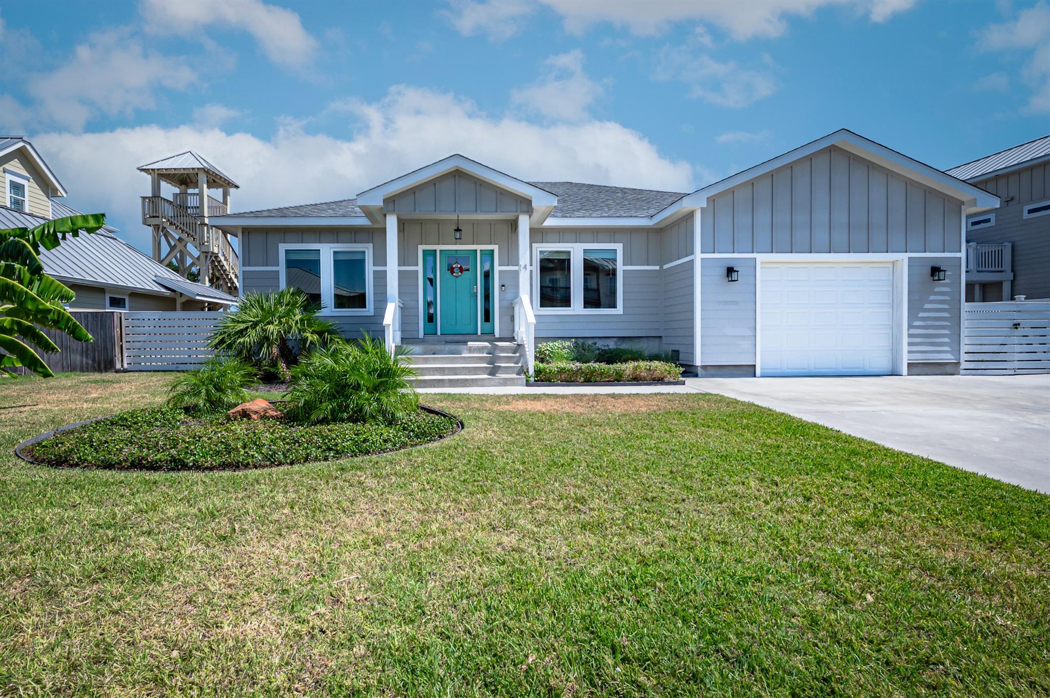 14 Luau Ln, Rockport, TX 78382