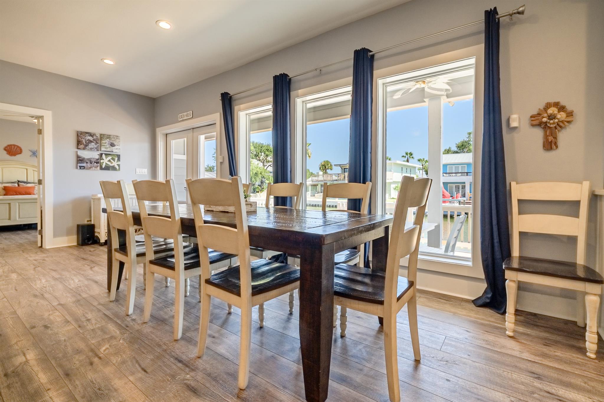 14 Luau Ln, Rockport, TX 78382