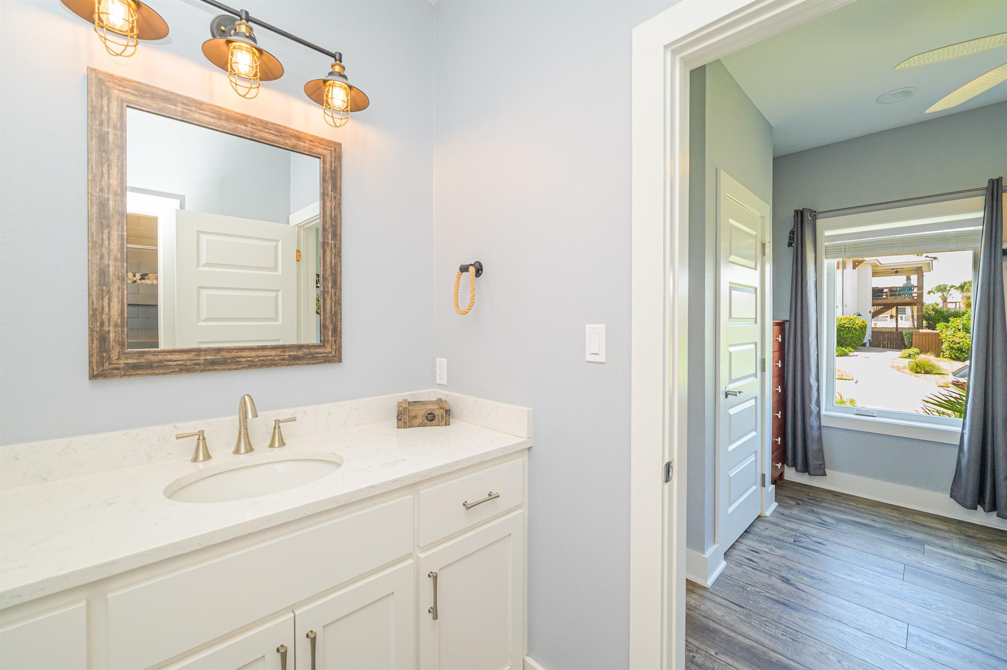 14 Luau Ln, Rockport, TX 78382