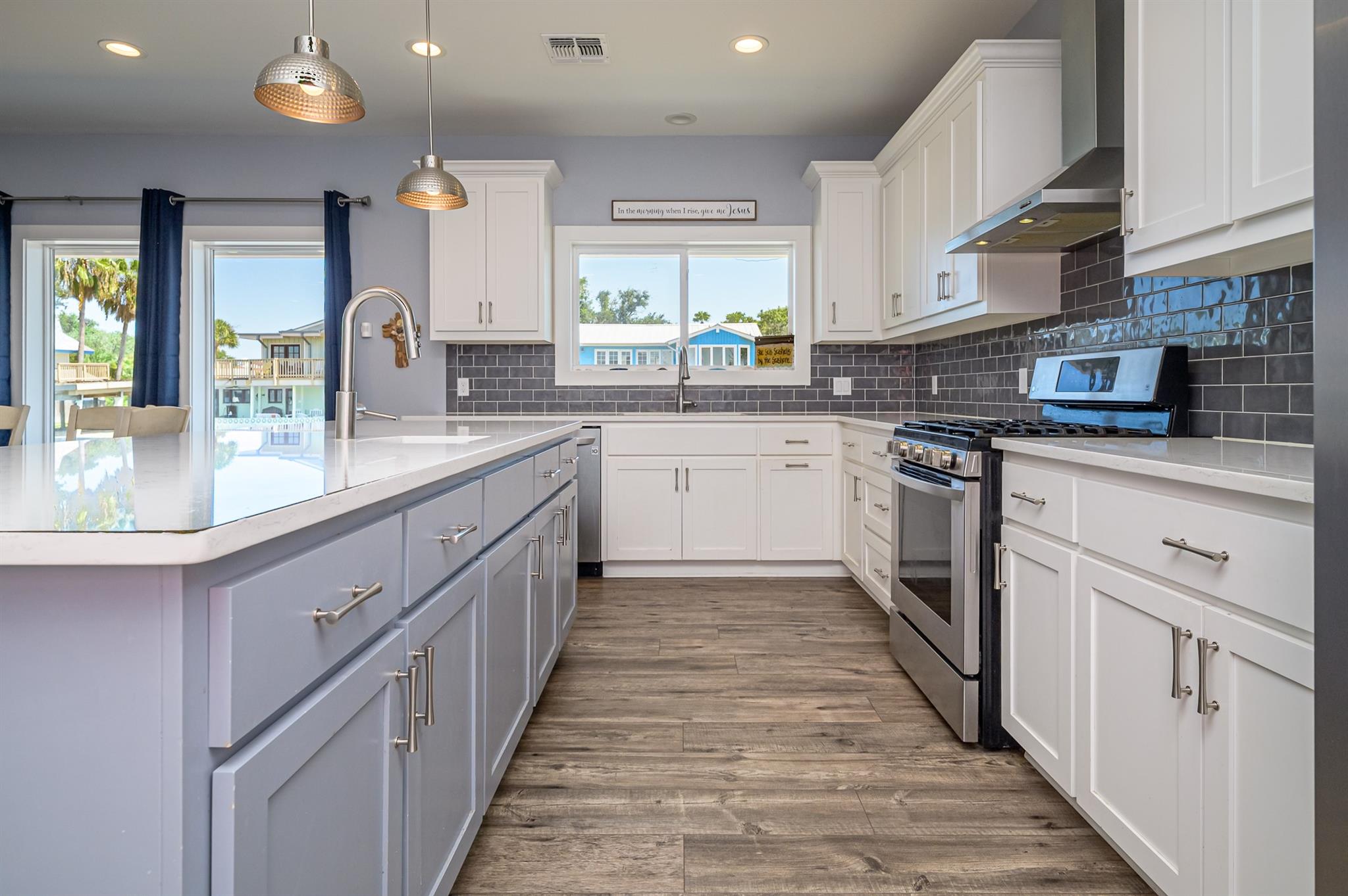 14 Luau Ln, Rockport, TX 78382