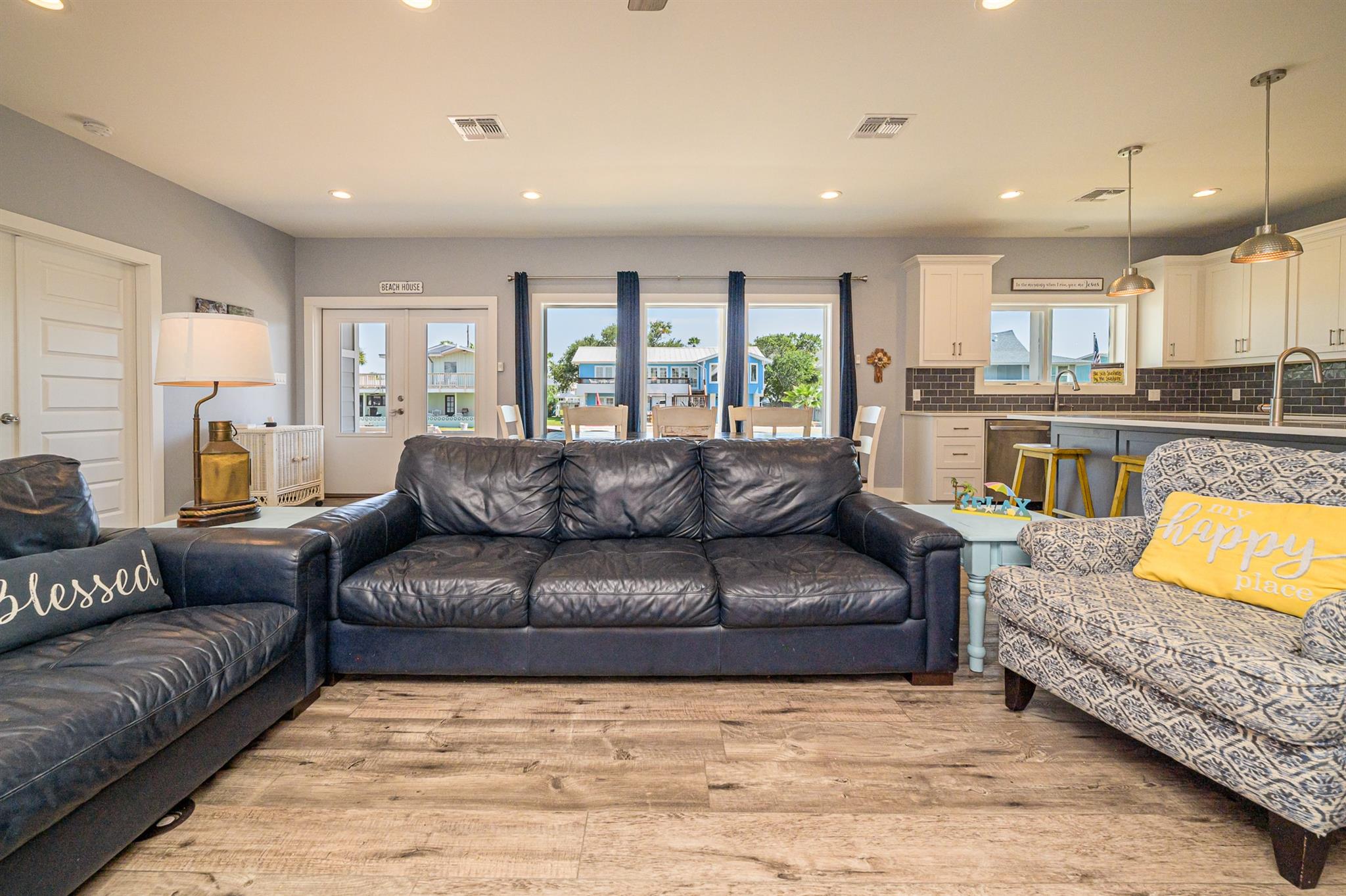 14 Luau Ln, Rockport, TX 78382