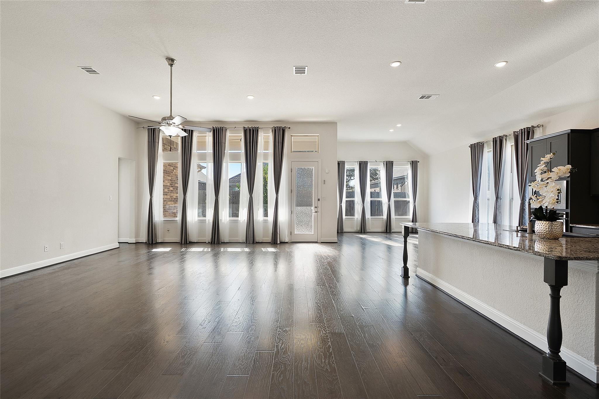 2016 Elk Creek Dr, Leander, TX 78641