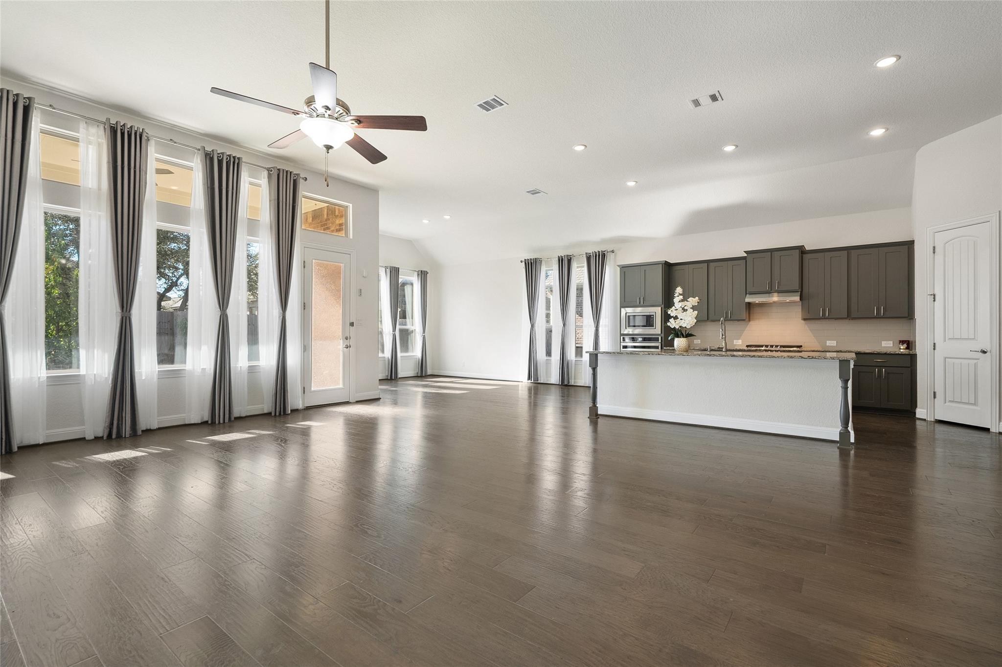 2016 Elk Creek Dr, Leander, TX 78641