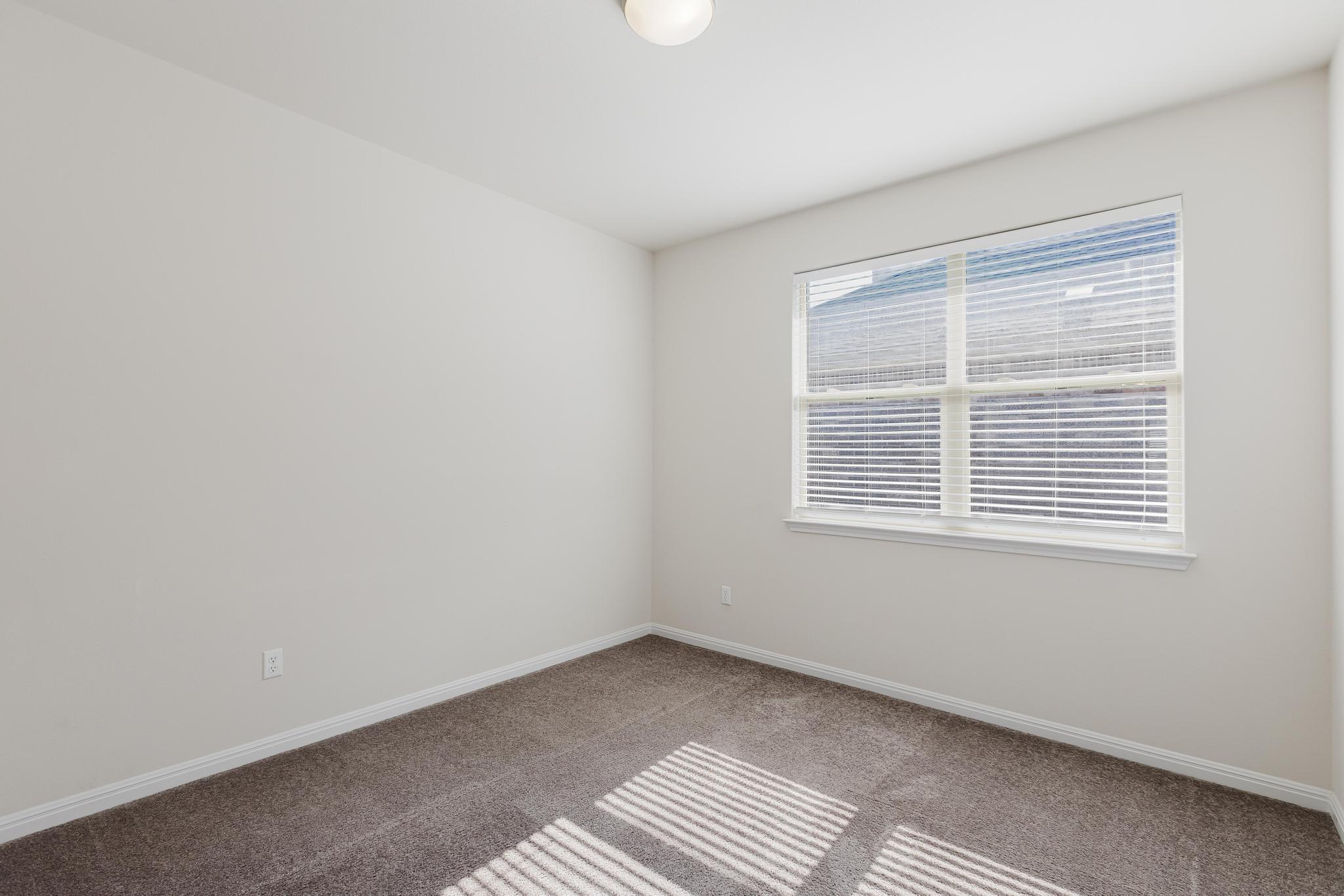 101 Falkland St, Hutto, TX 78634