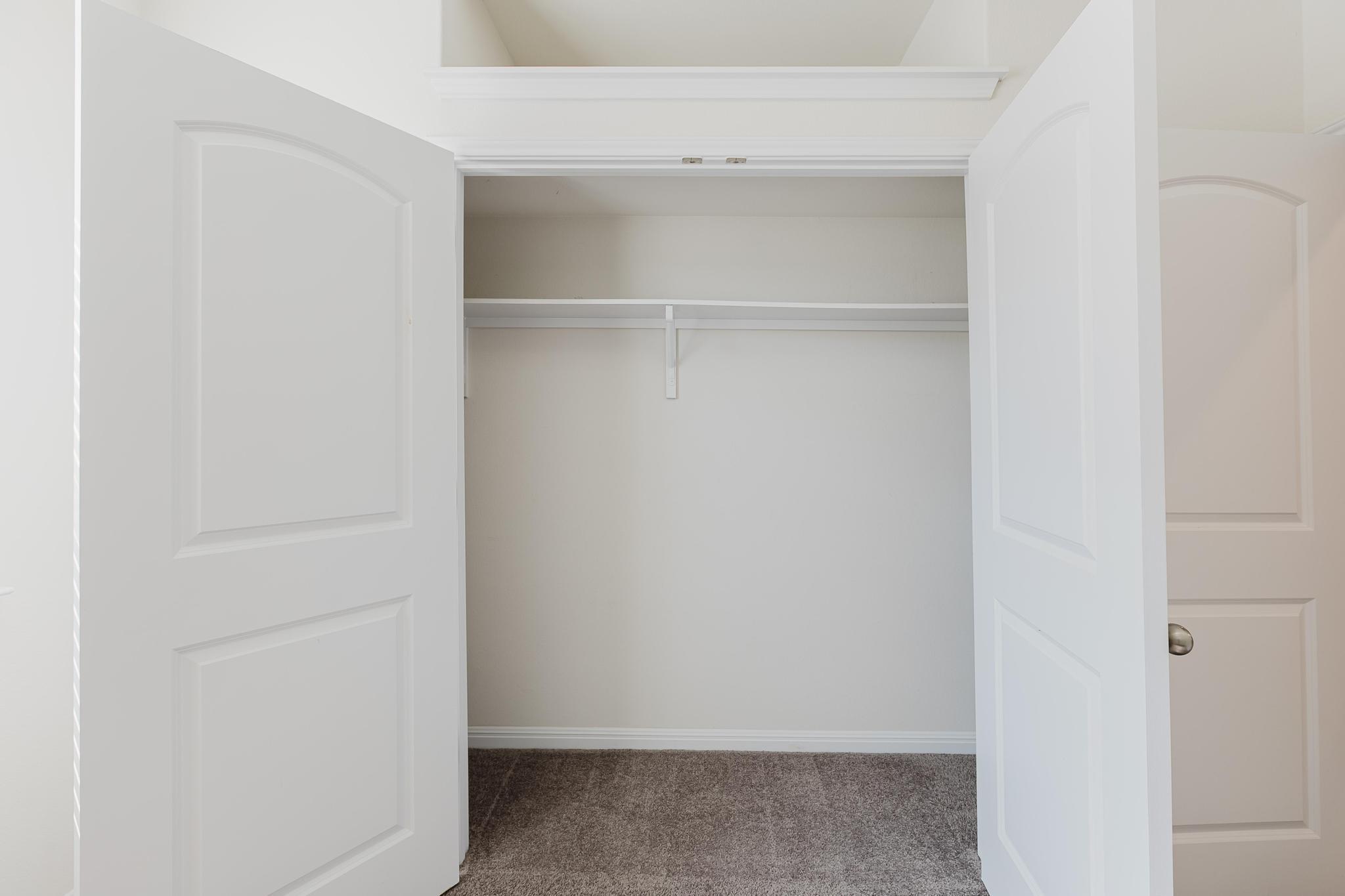 101 Falkland St, Hutto, TX 78634