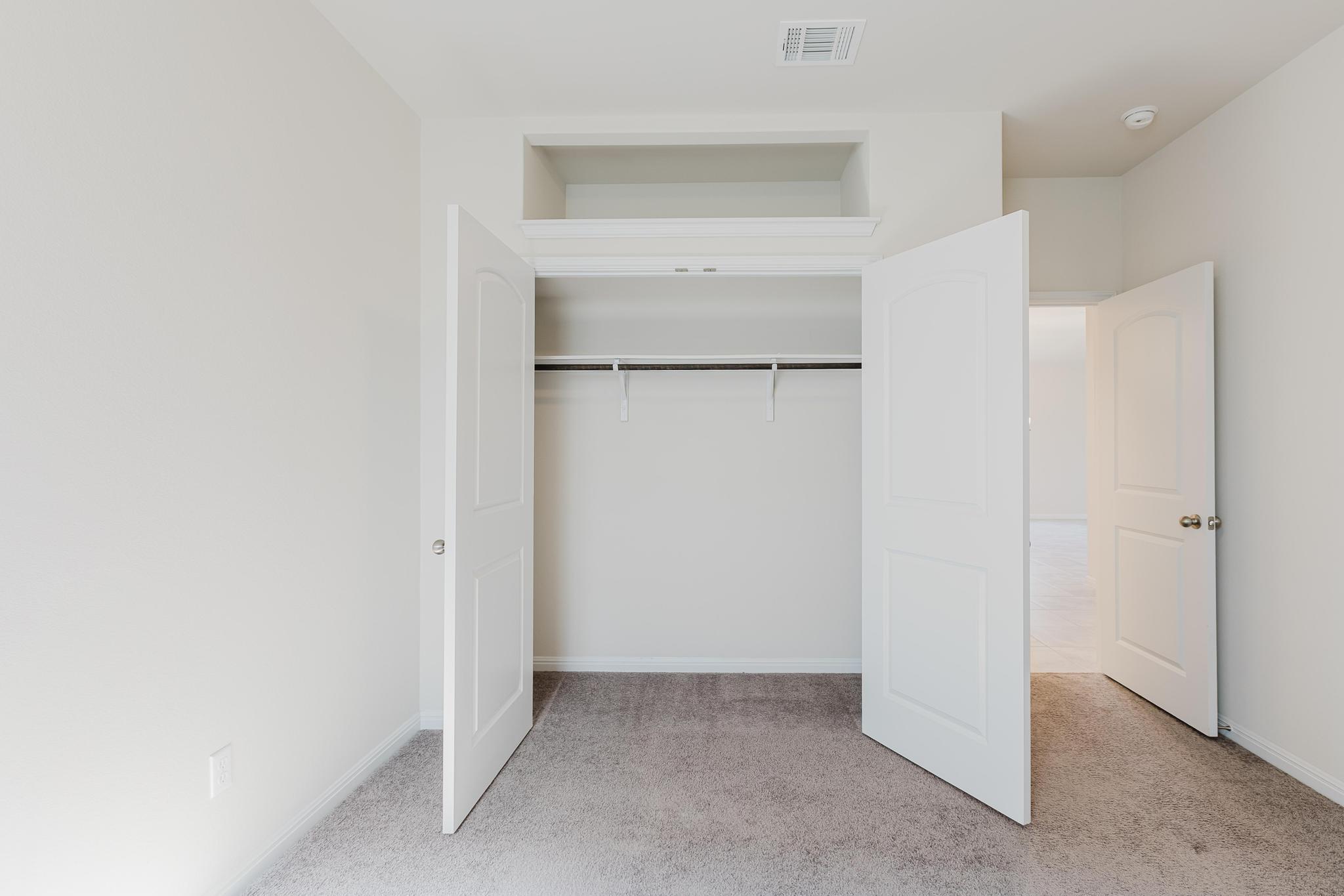 101 Falkland St, Hutto, TX 78634