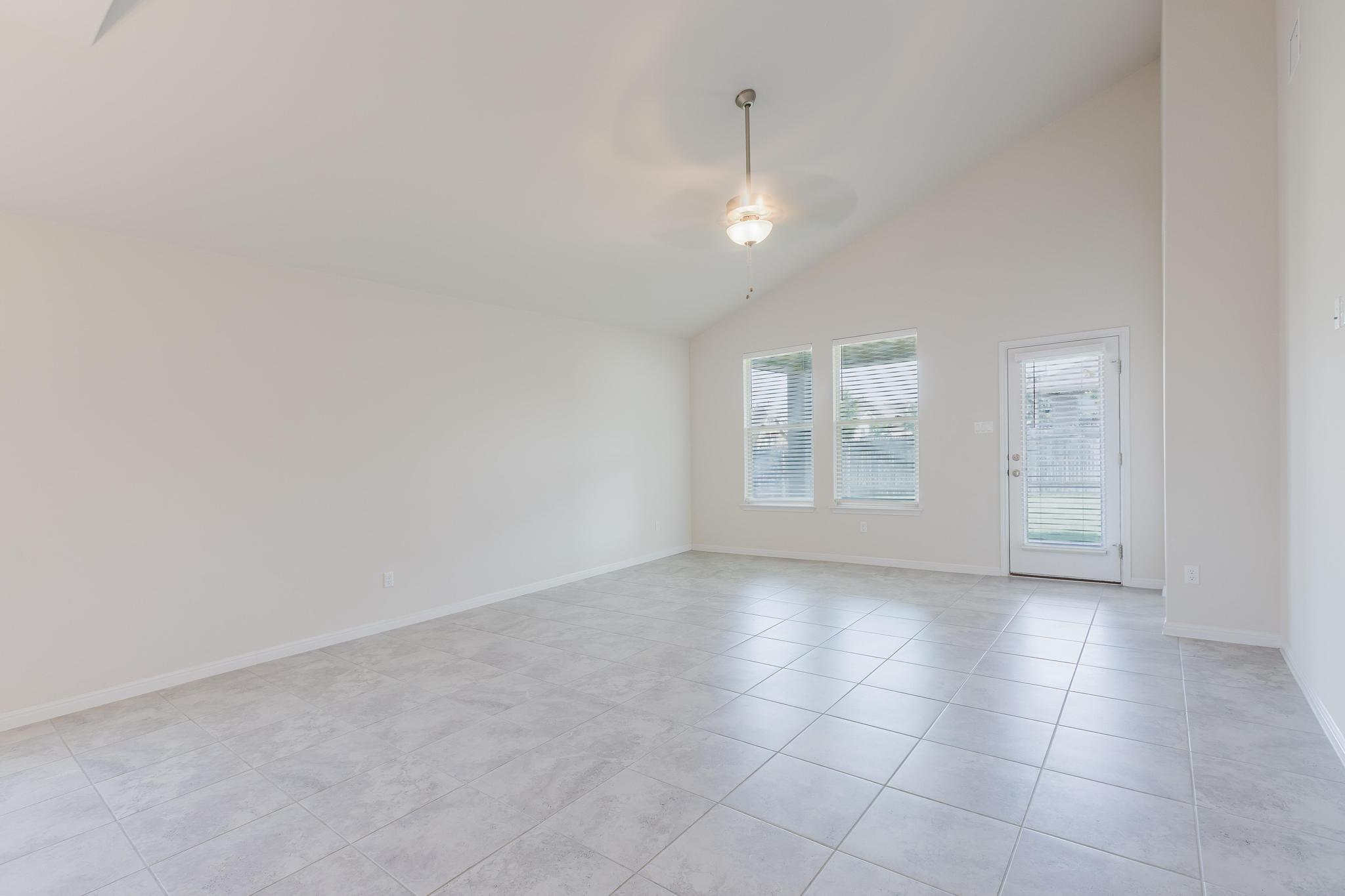 101 Falkland St, Hutto, TX 78634