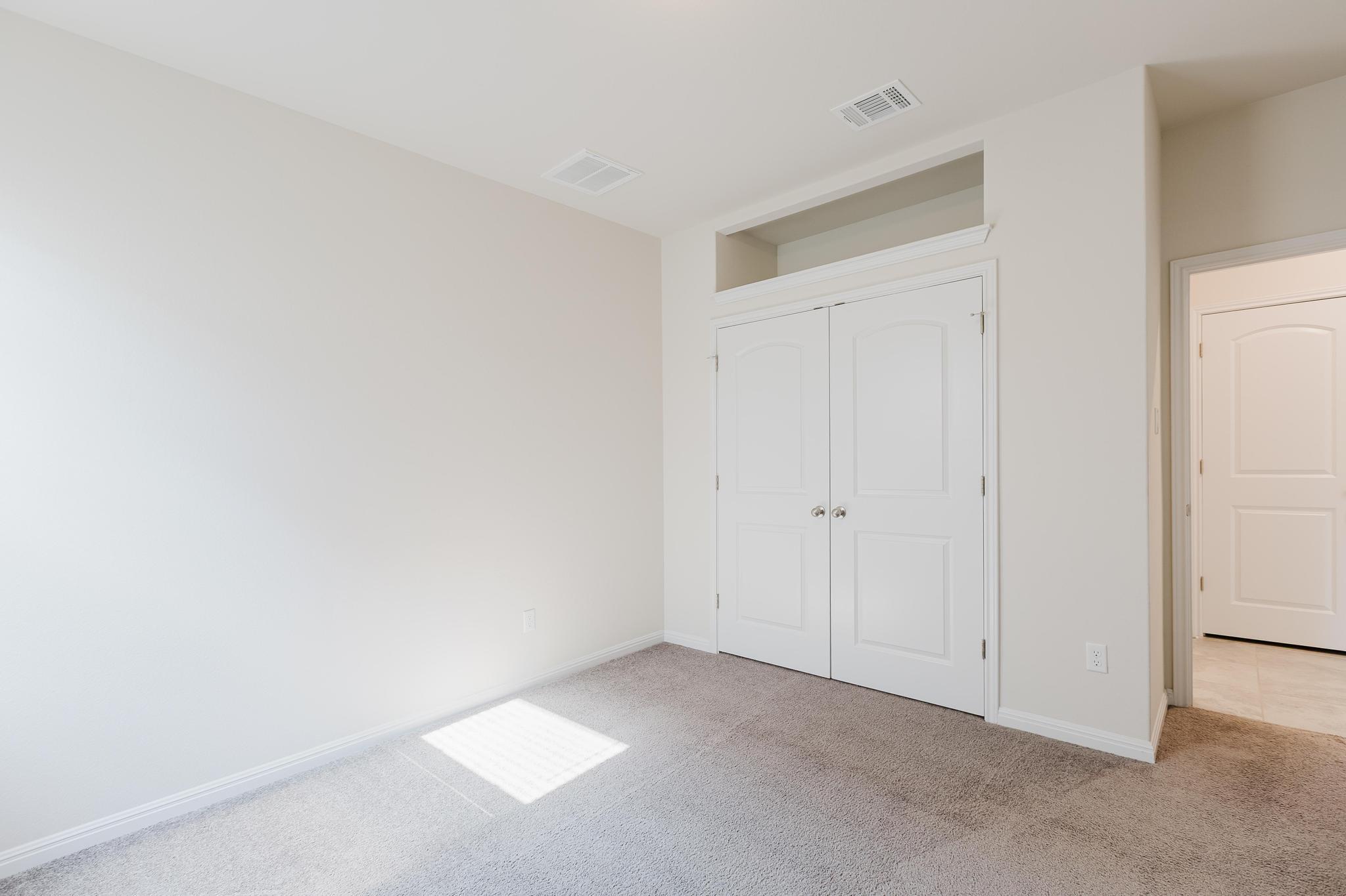 101 Falkland St, Hutto, TX 78634