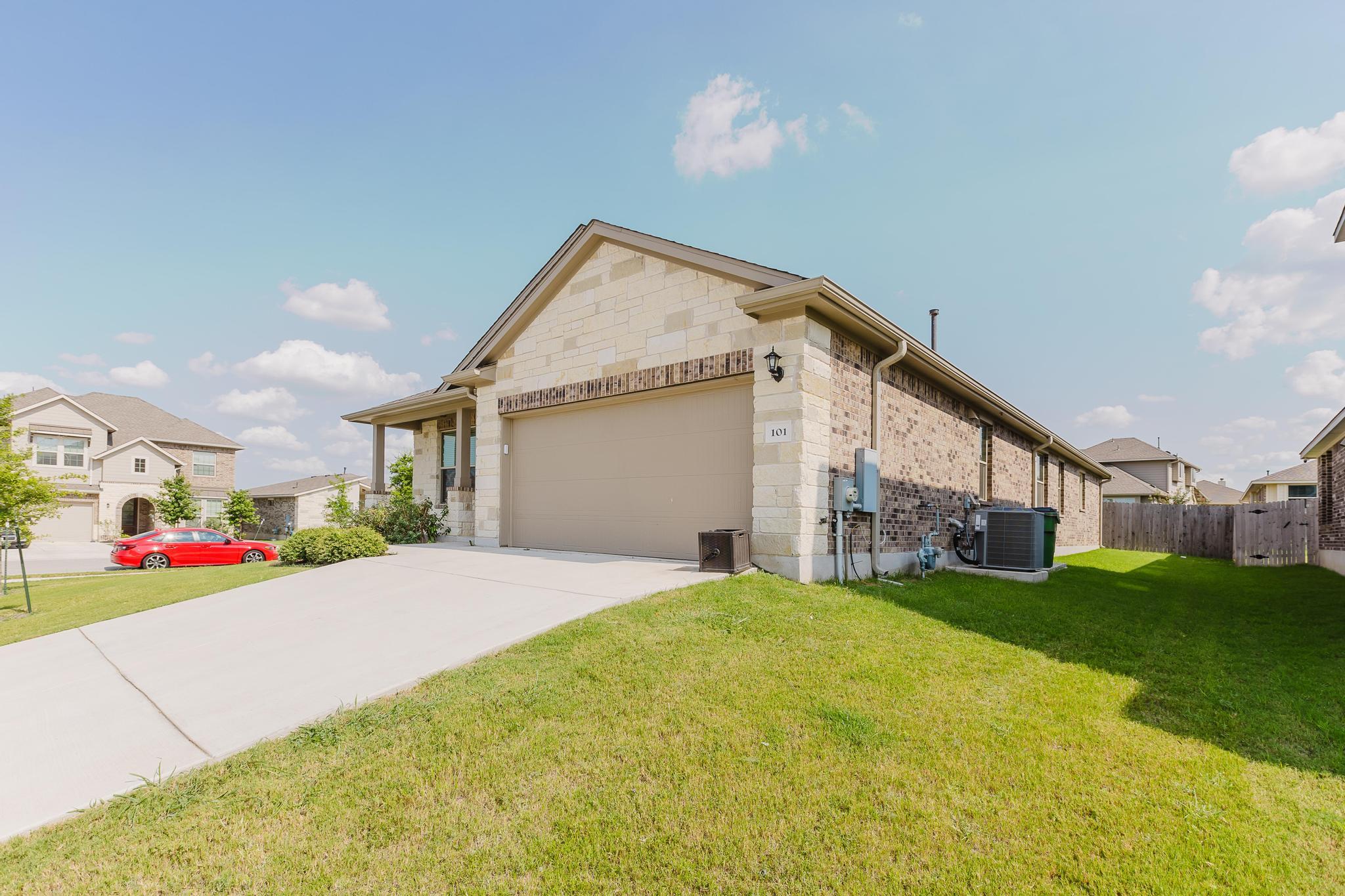 101 Falkland St, Hutto, TX 78634
