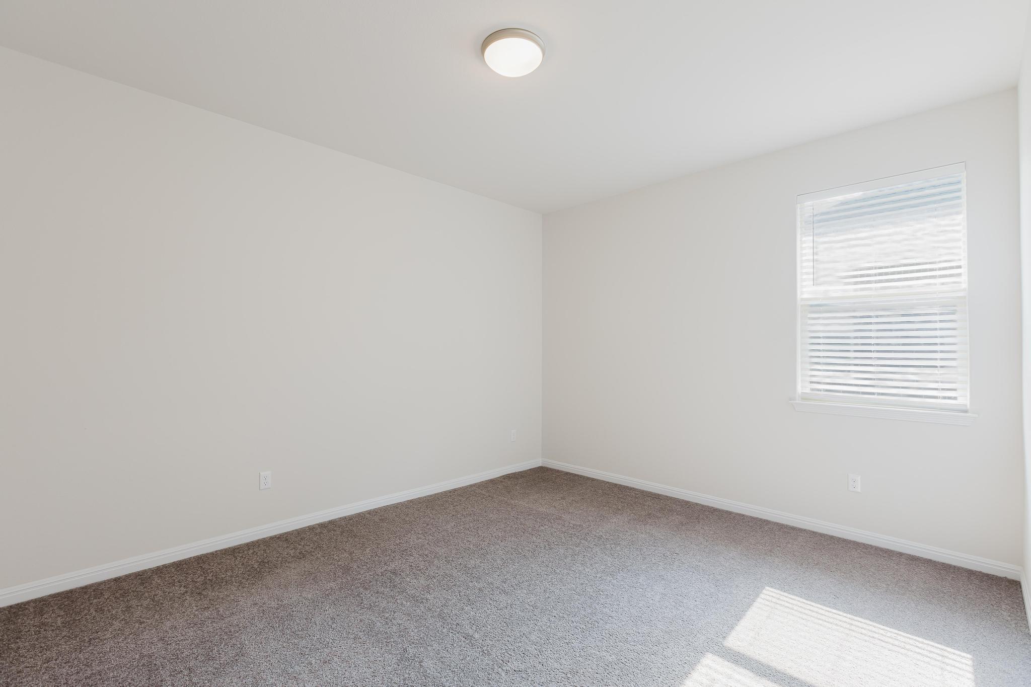 101 Falkland St, Hutto, TX 78634