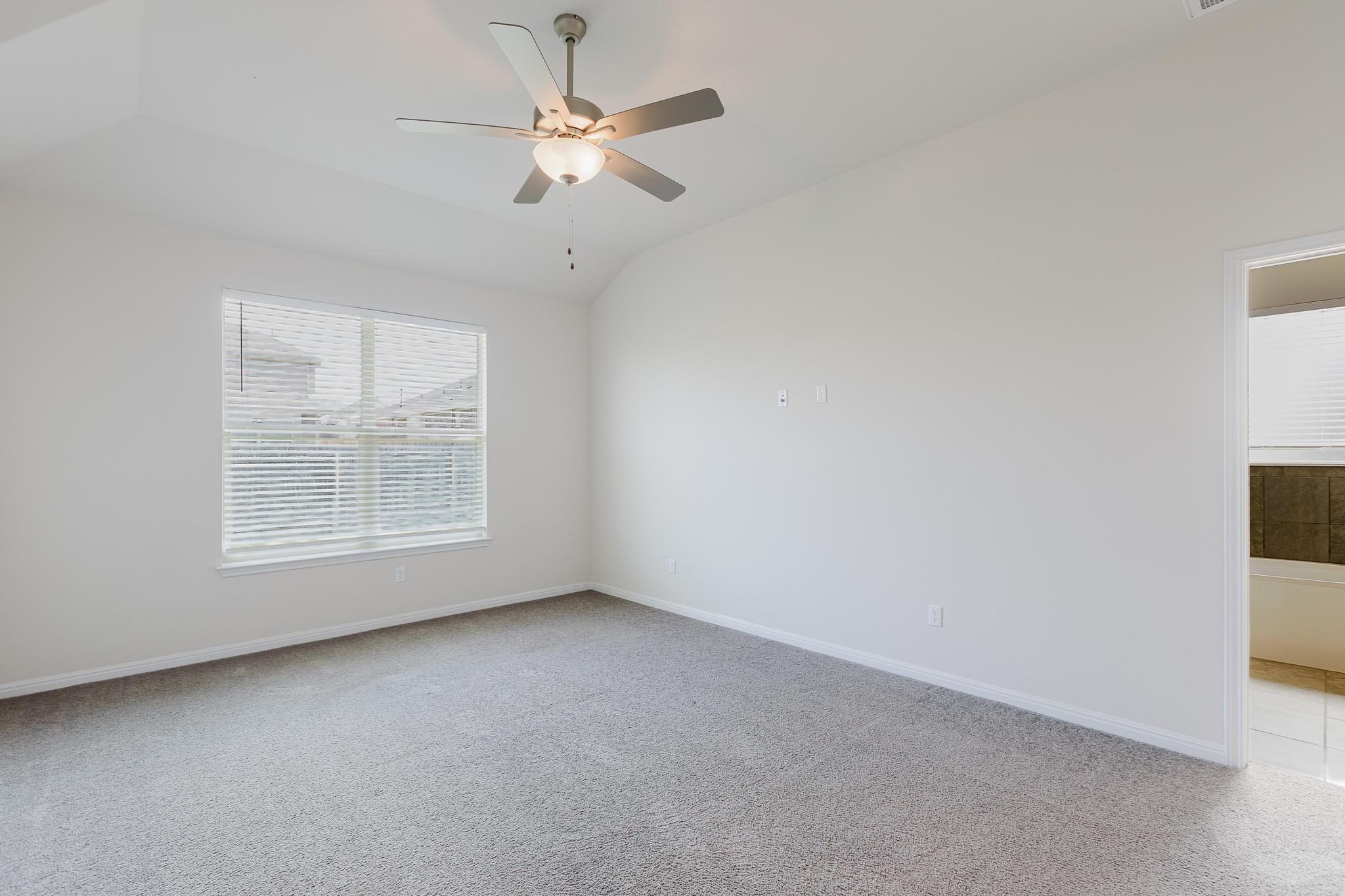 101 Falkland St, Hutto, TX 78634