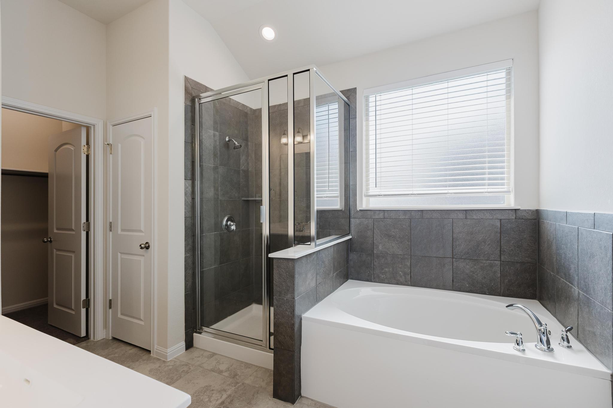 101 Falkland St, Hutto, TX 78634