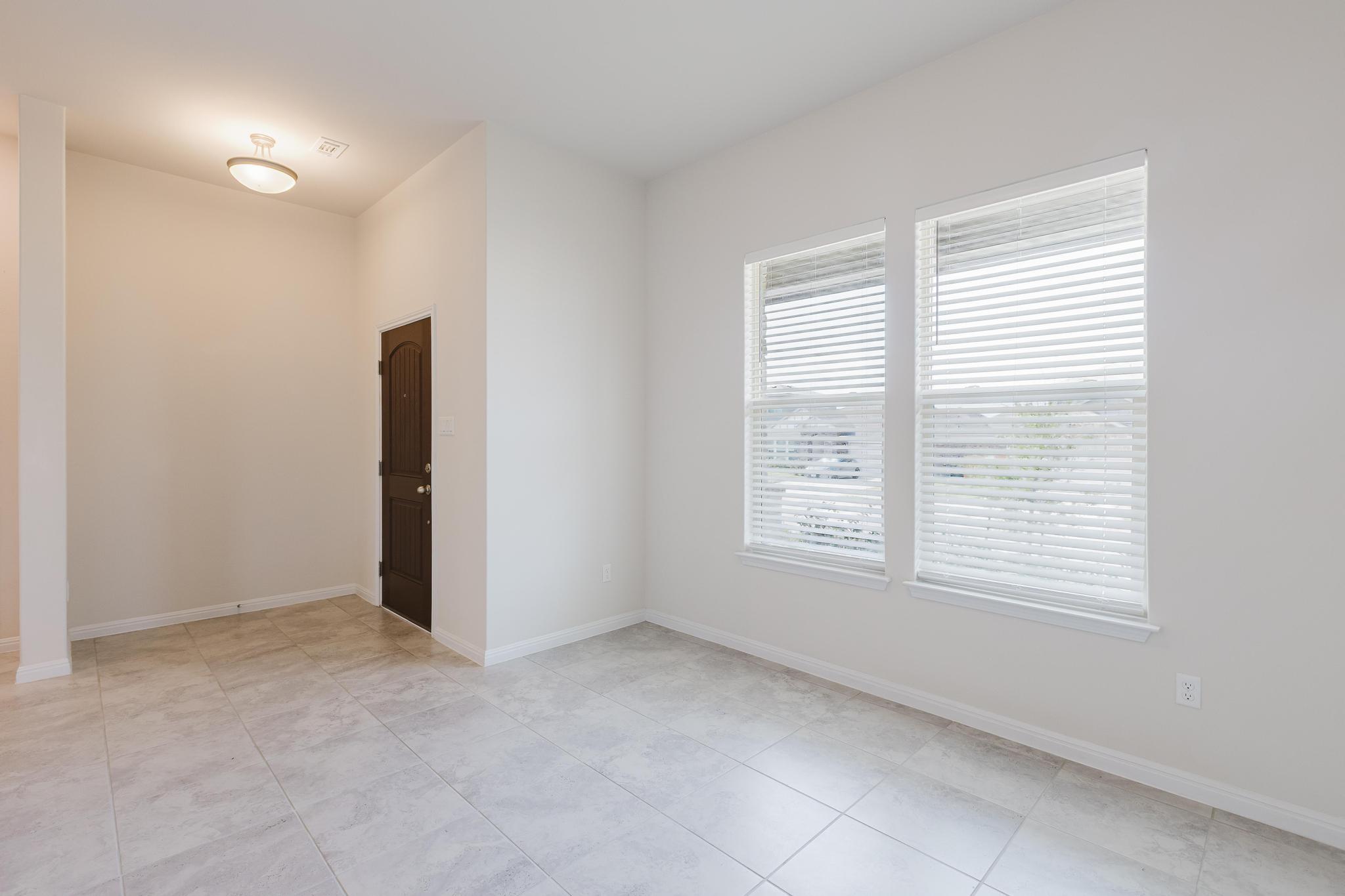 101 Falkland St, Hutto, TX 78634