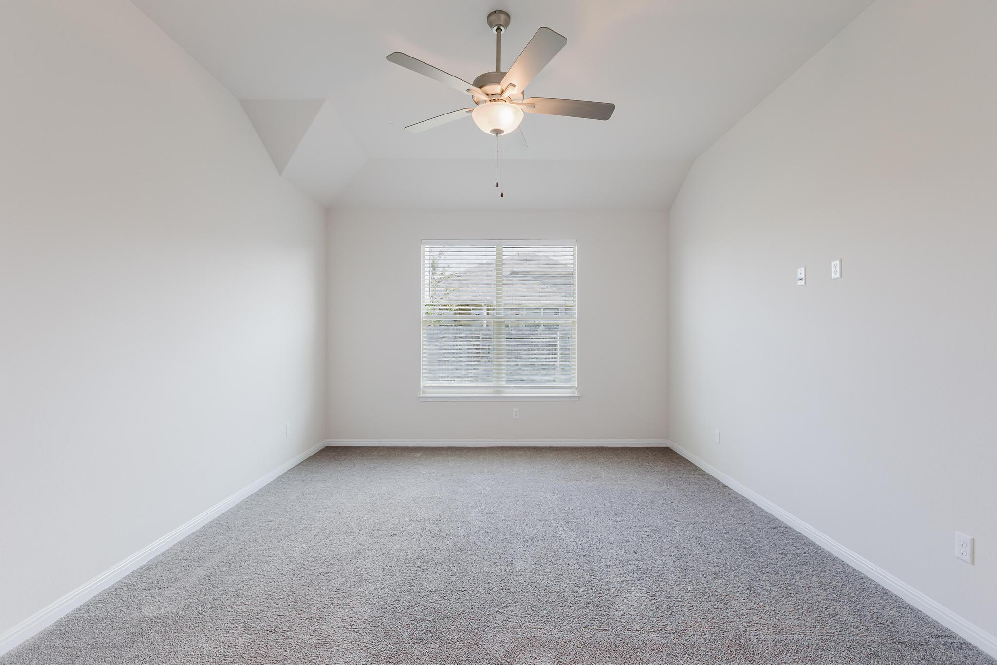 101 Falkland St, Hutto, TX 78634