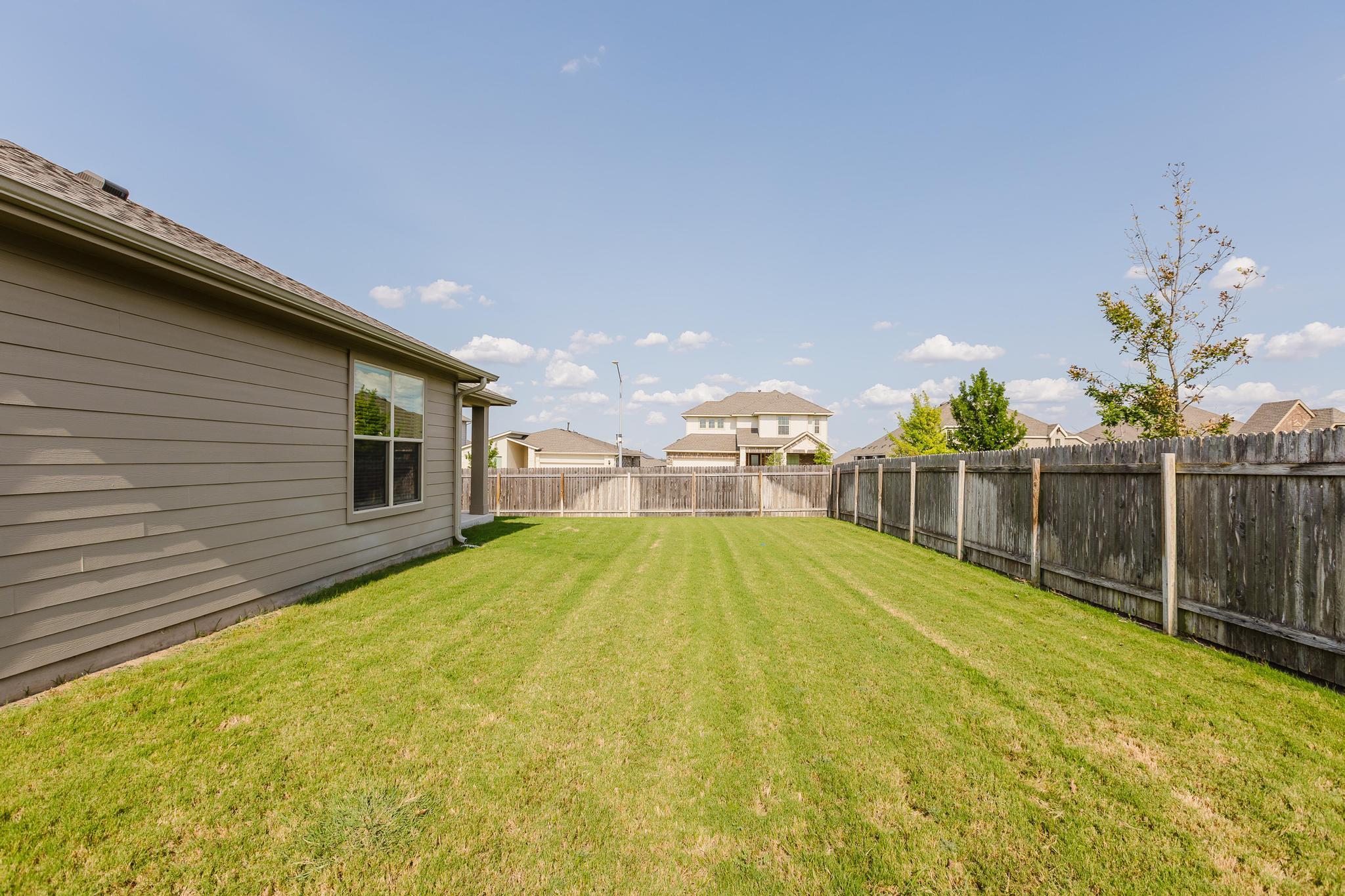 101 Falkland St, Hutto, TX 78634