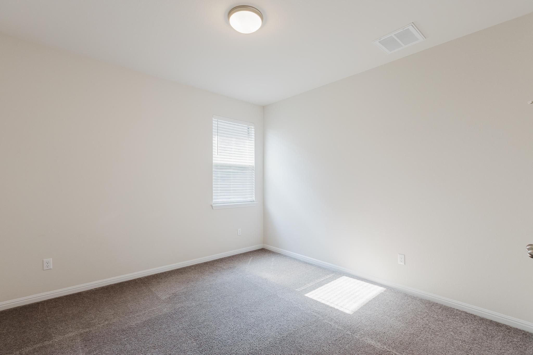 101 Falkland St, Hutto, TX 78634