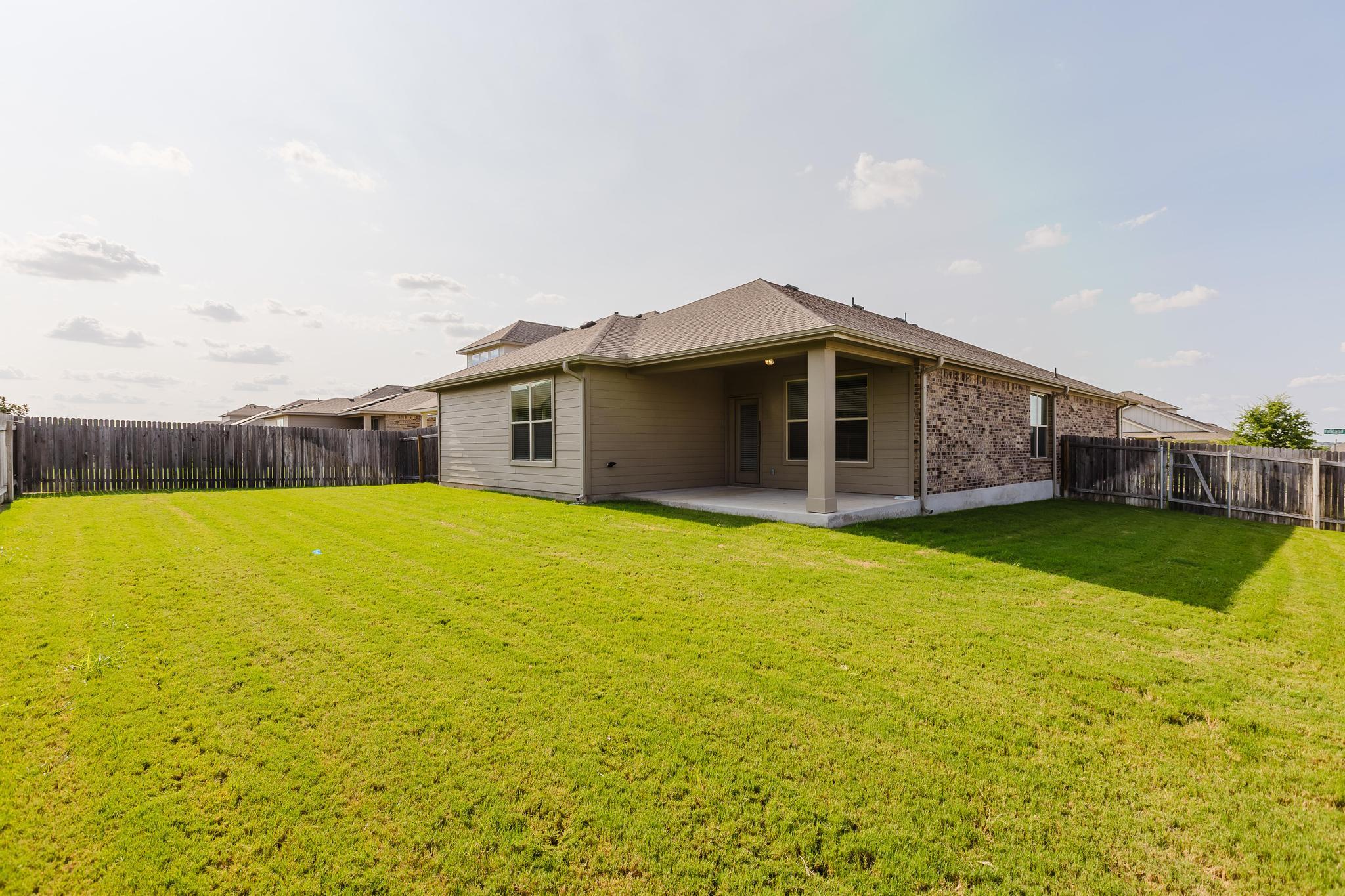 101 Falkland St, Hutto, TX 78634