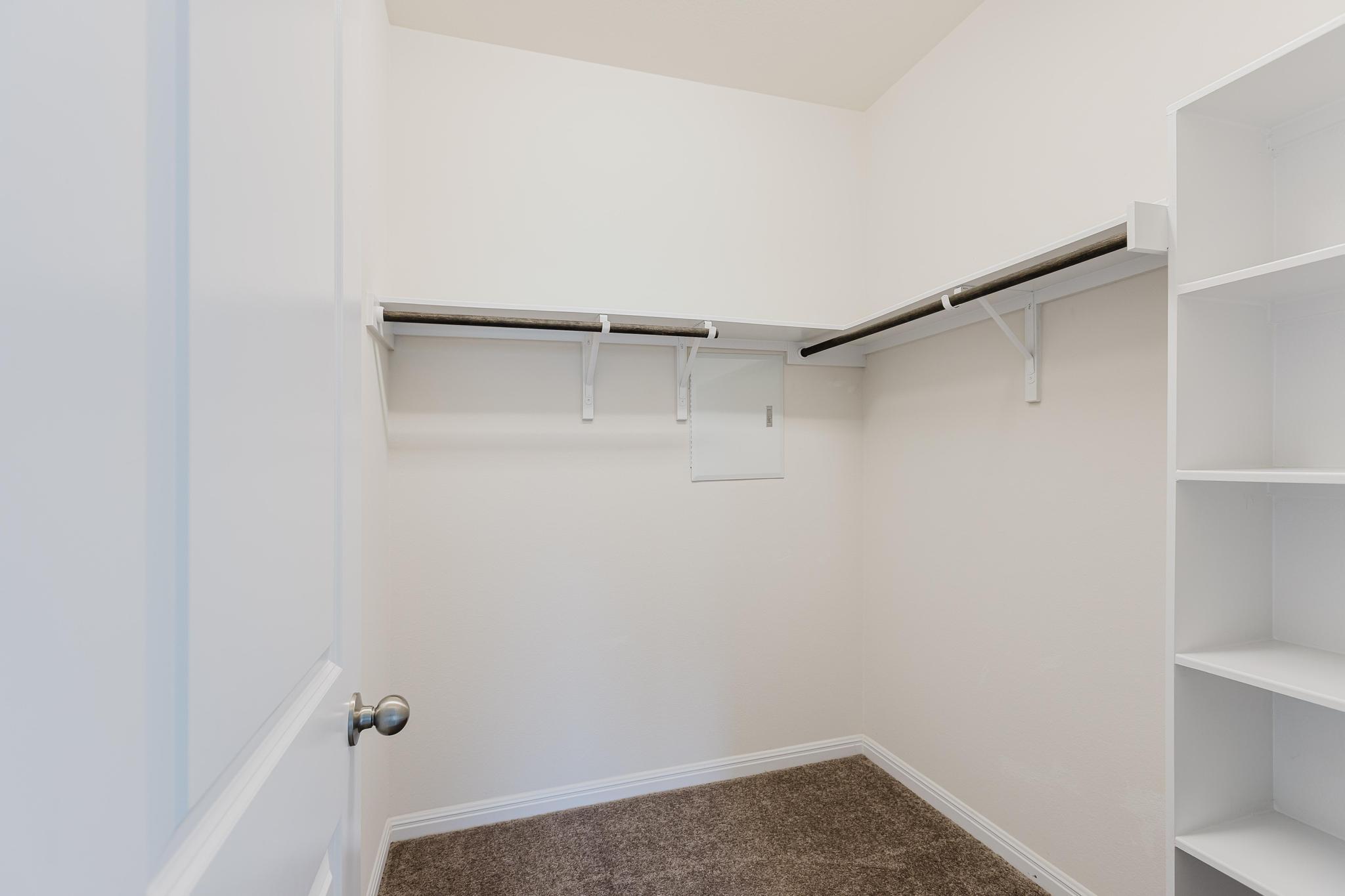 101 Falkland St, Hutto, TX 78634