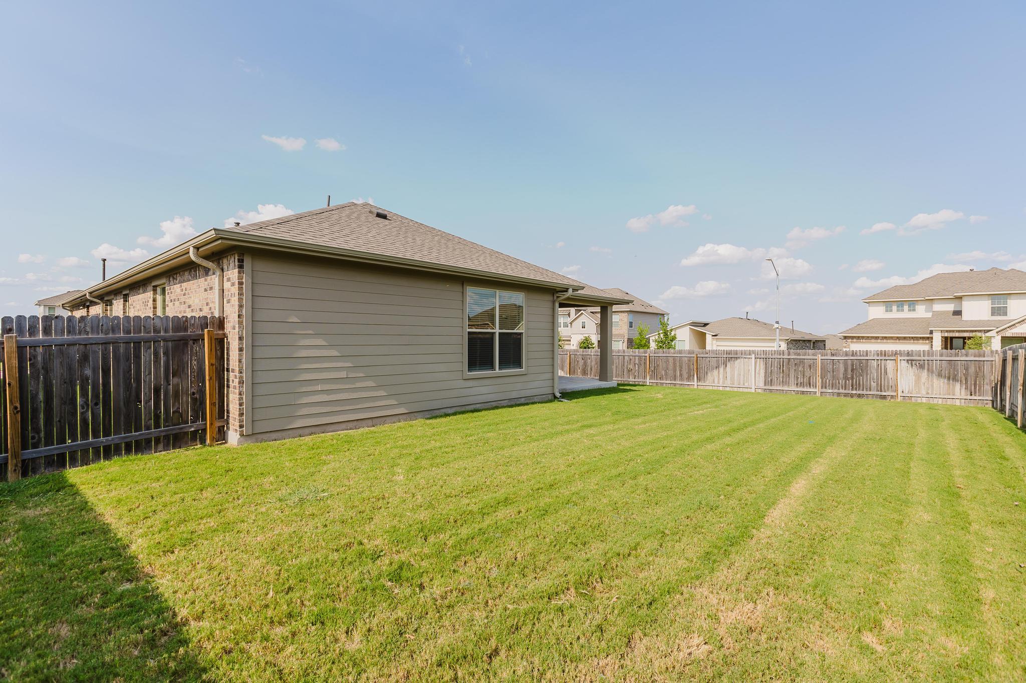 101 Falkland St, Hutto, TX 78634