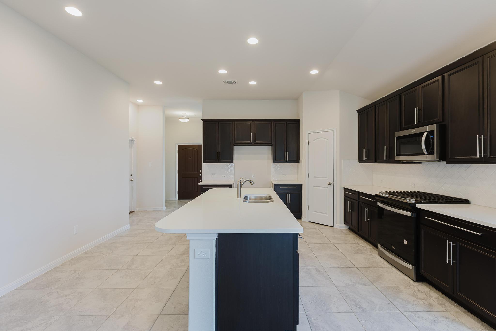 101 Falkland St, Hutto, TX 78634