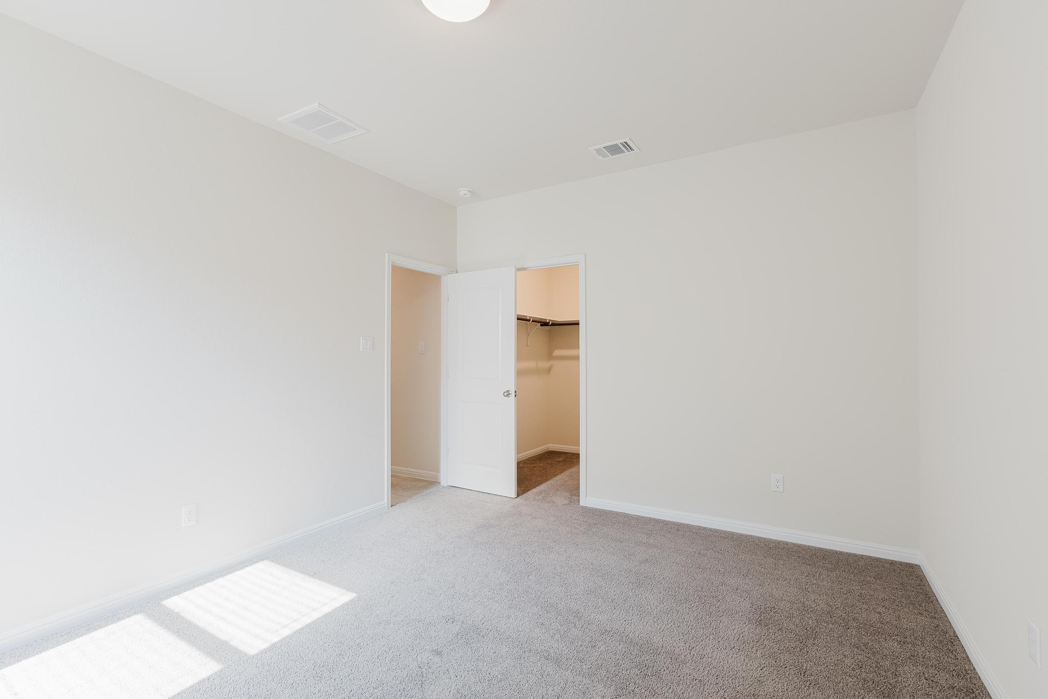 101 Falkland St, Hutto, TX 78634