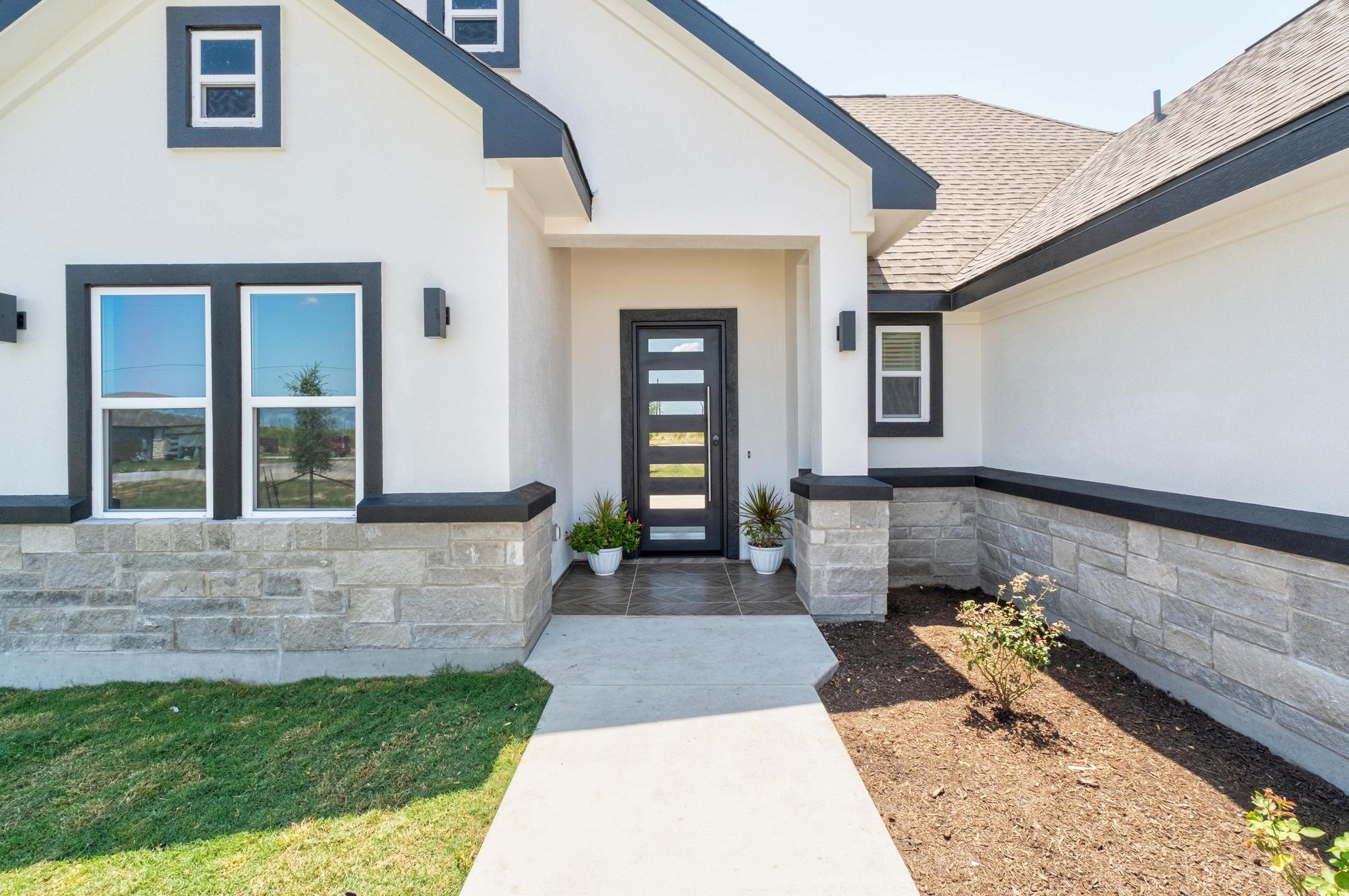 123 Bianca Cir, Del Valle, TX 78617