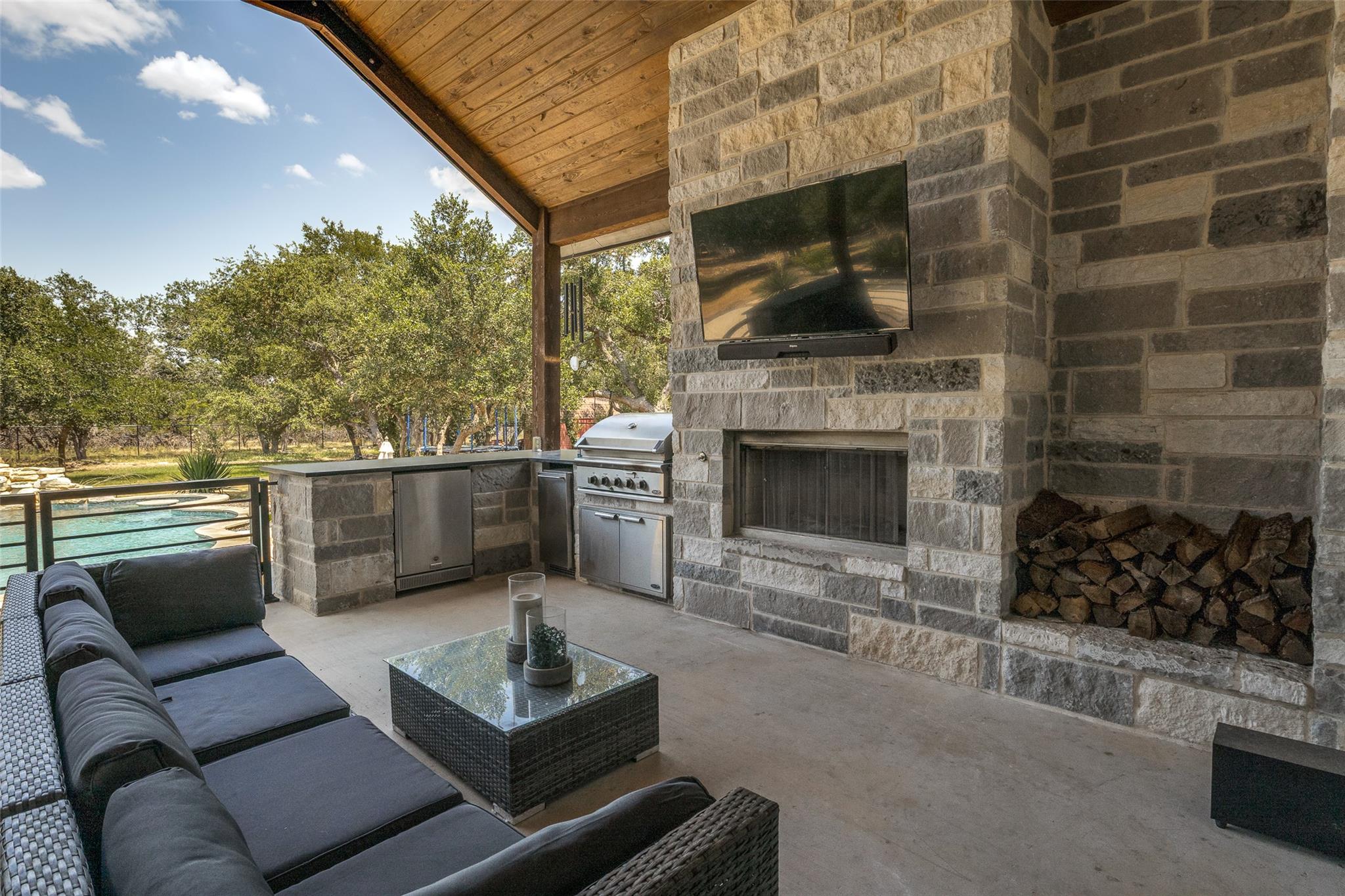 550 Saxet Trl, Spring Branch, TX 78070