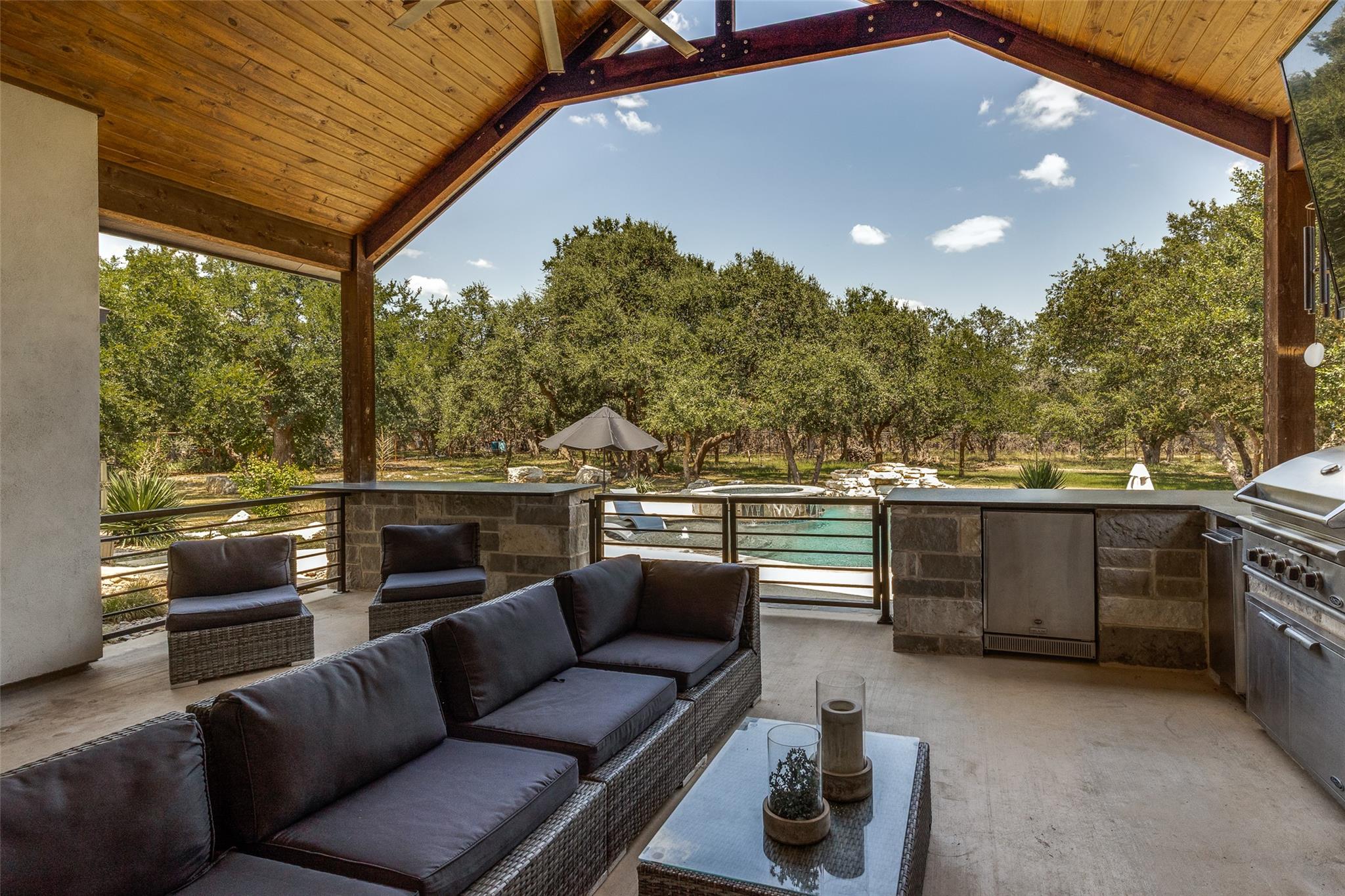 550 Saxet Trl, Spring Branch, TX 78070