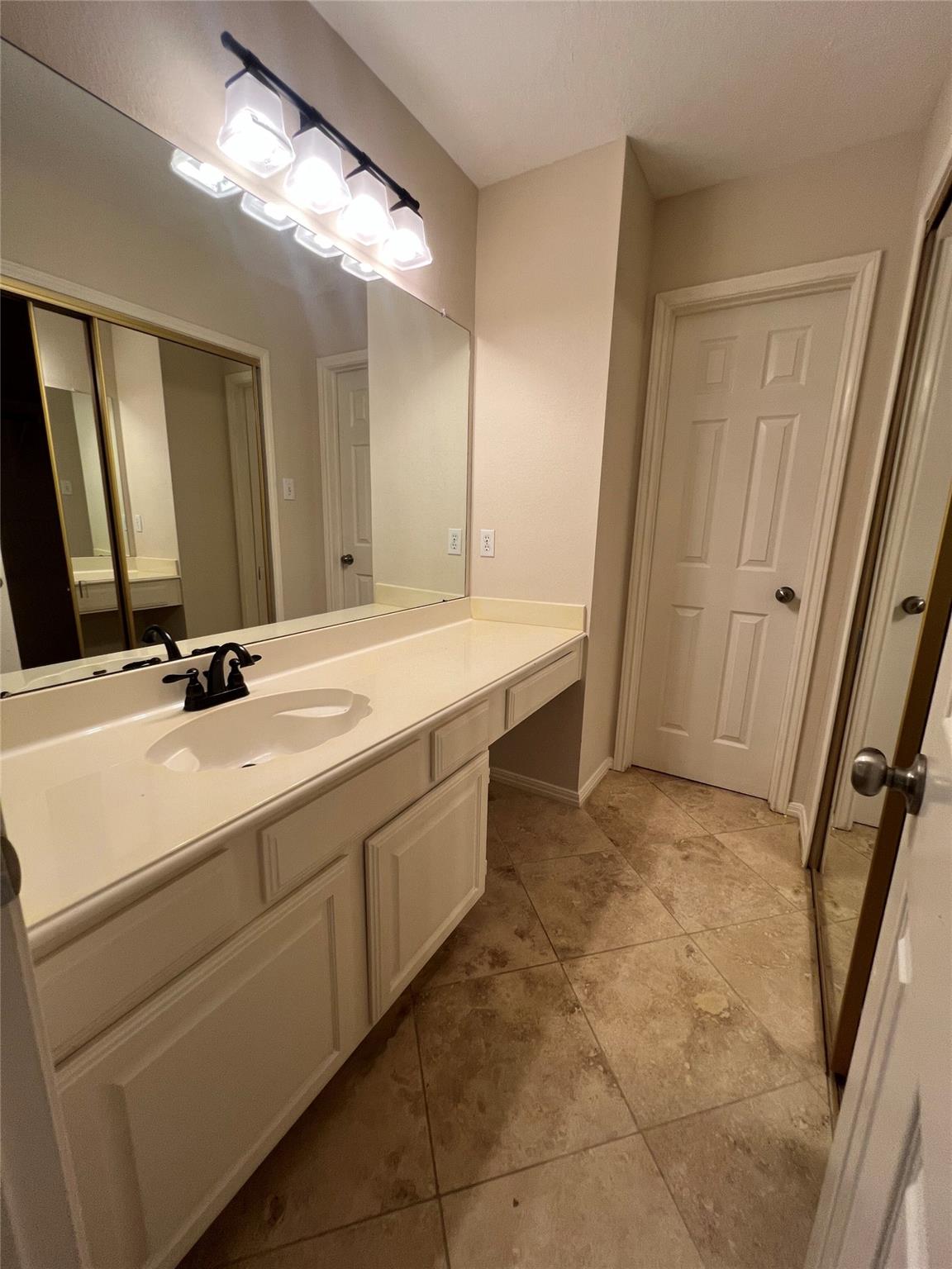 11216 Crossland Dr, Austin, TX 78726