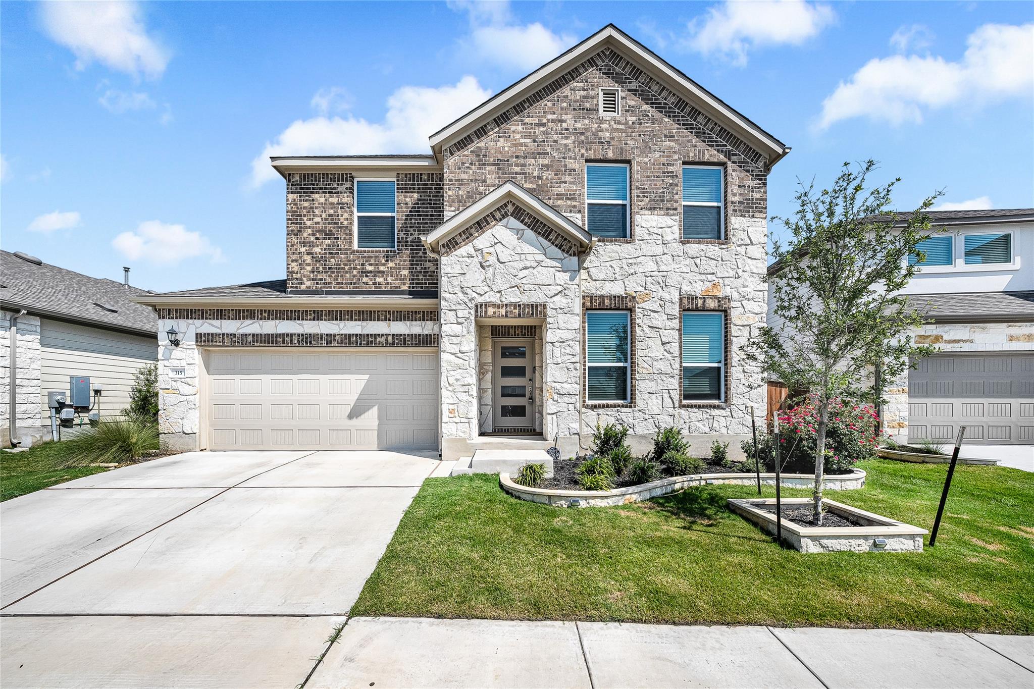 315 Doodle Ln, Hutto, TX 78634