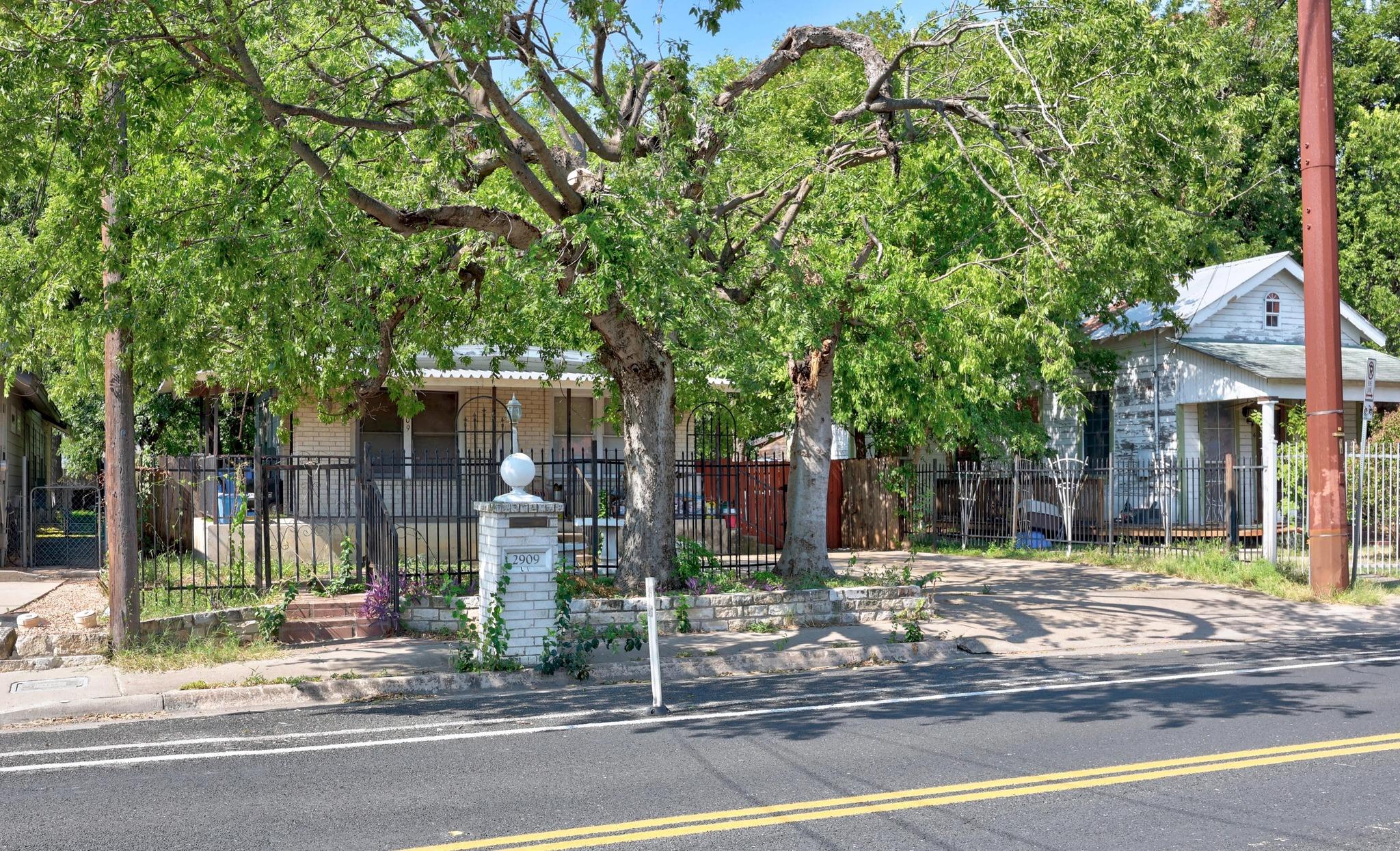 2909 E 5th St, Austin, TX 78702