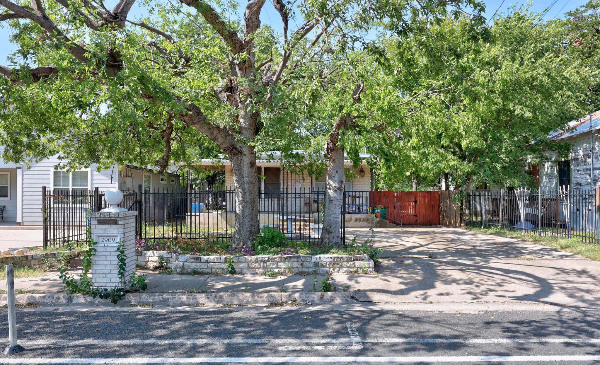 2909 E 5th St, Austin, TX 78702