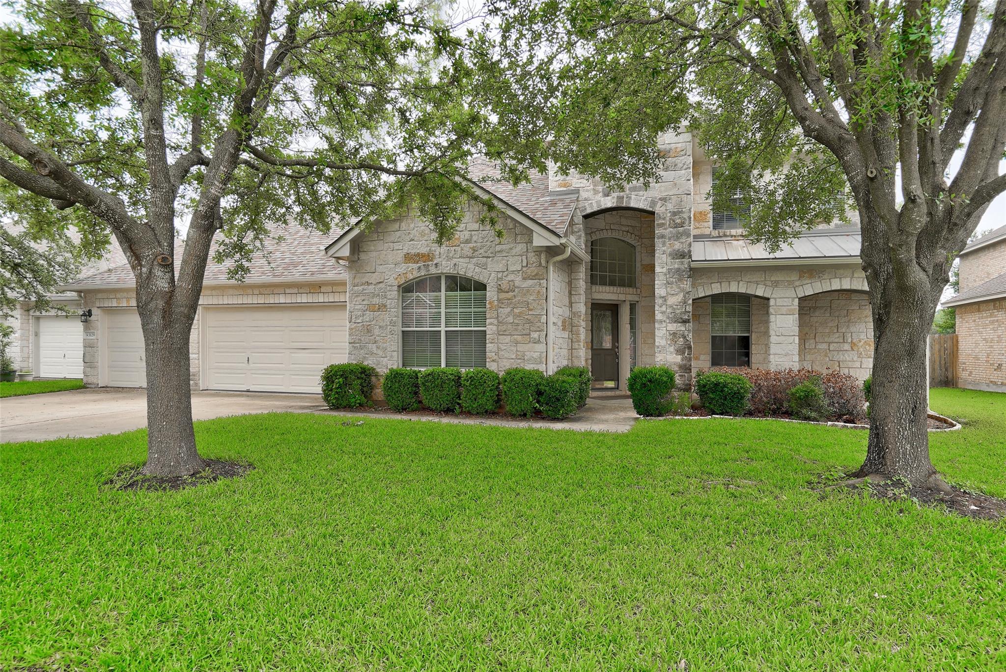 3129 Goldenoak Cir, Round Rock, TX 78681