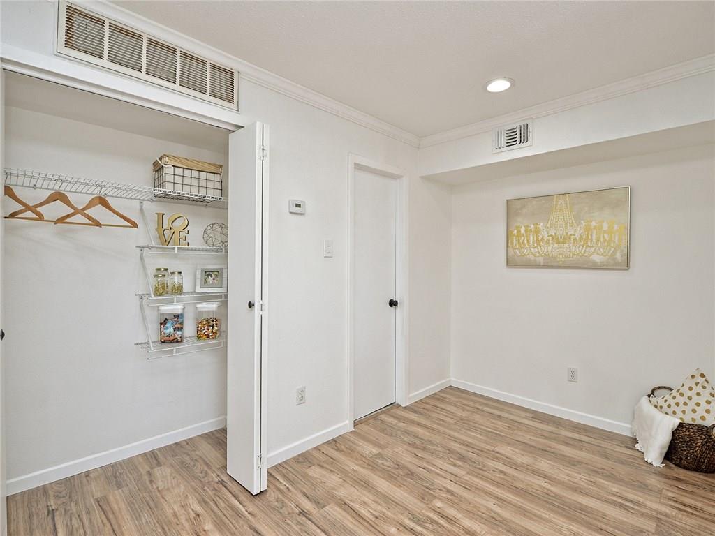 1840 Burton Dr # 226, Austin, TX 78741