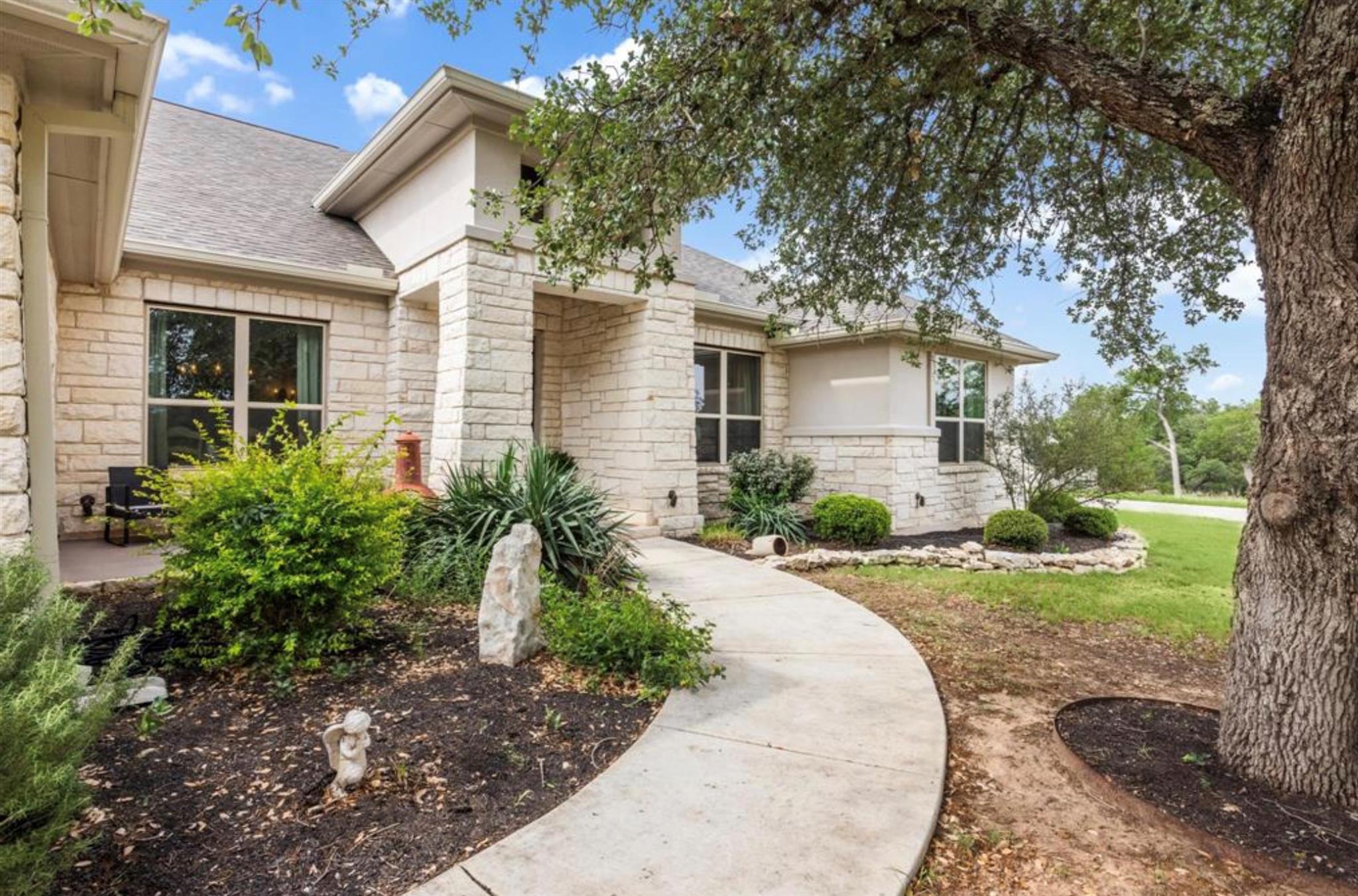 2201 Live Oak Rd, Leander, TX 78641