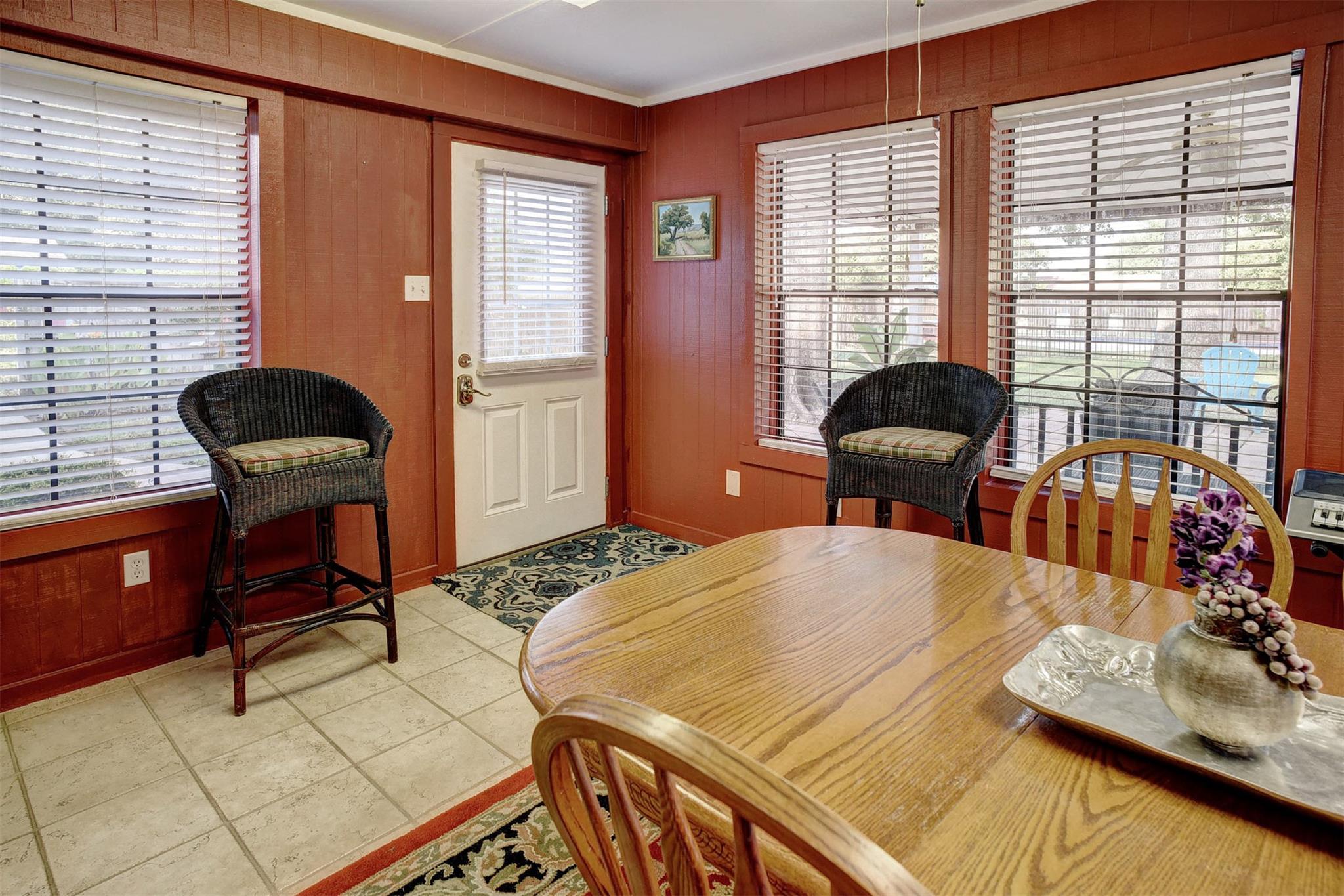 1001 Charleston Blvd, Smithville, TX 78957